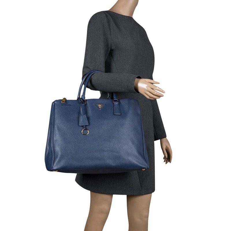 Prada Blue Saffiano Lux Leather Double Zip Executive Tote In Good Condition In Dubai, Al Qouz 2