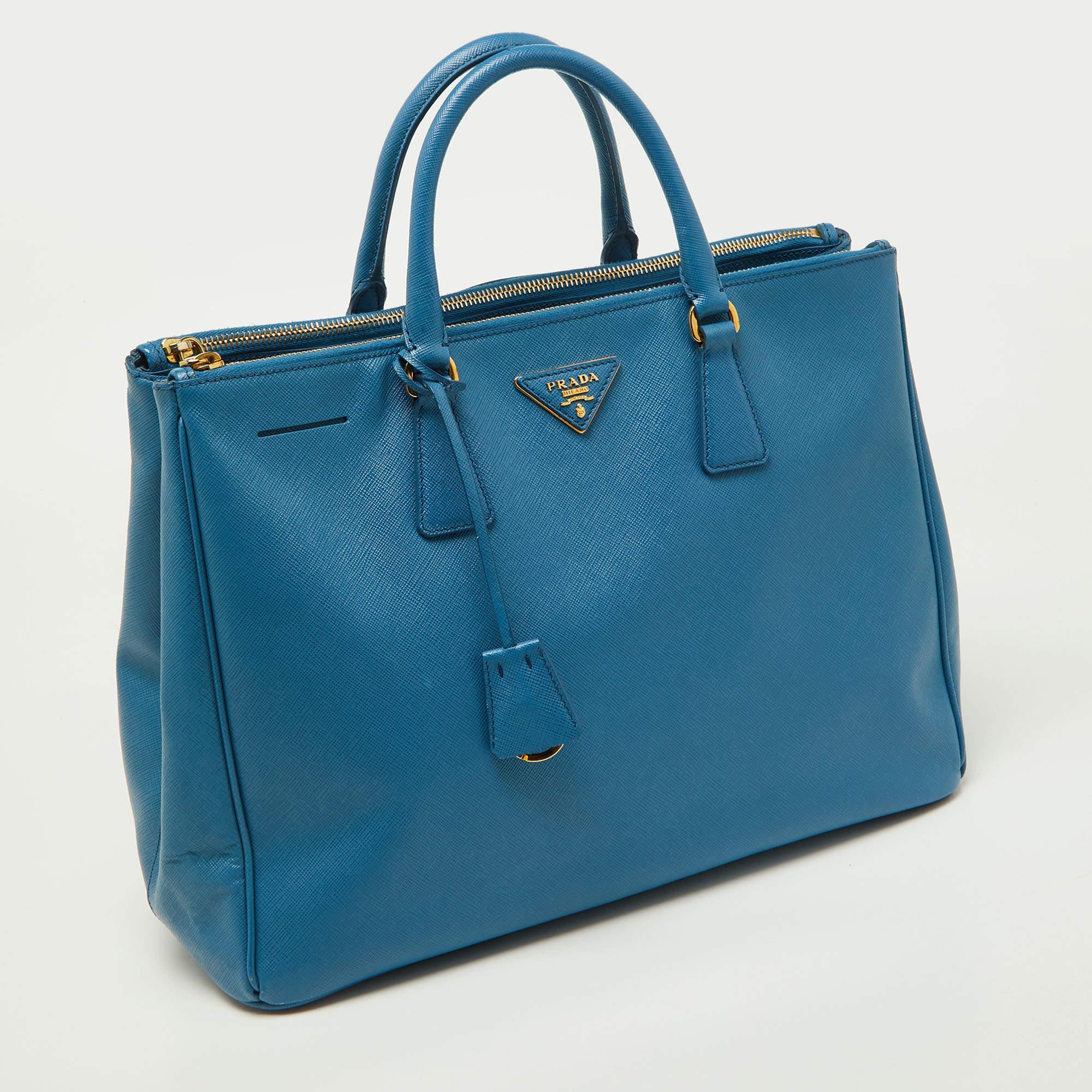 Prada Blue Saffiano Lux Leather Large Galleria Double Zip Tote In Good Condition For Sale In Dubai, Al Qouz 2