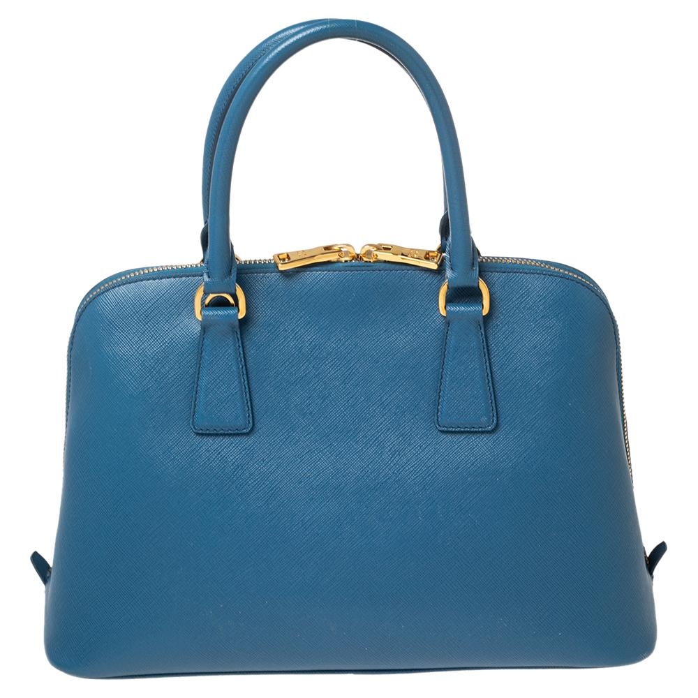 This stunning Promenade tote is high on appeal and style. Dazzling in a classy blue shade, the bag is crafted from leather and features two rolled handles. The zip closure leads way to a nylon interior with enough space for your essentials and the