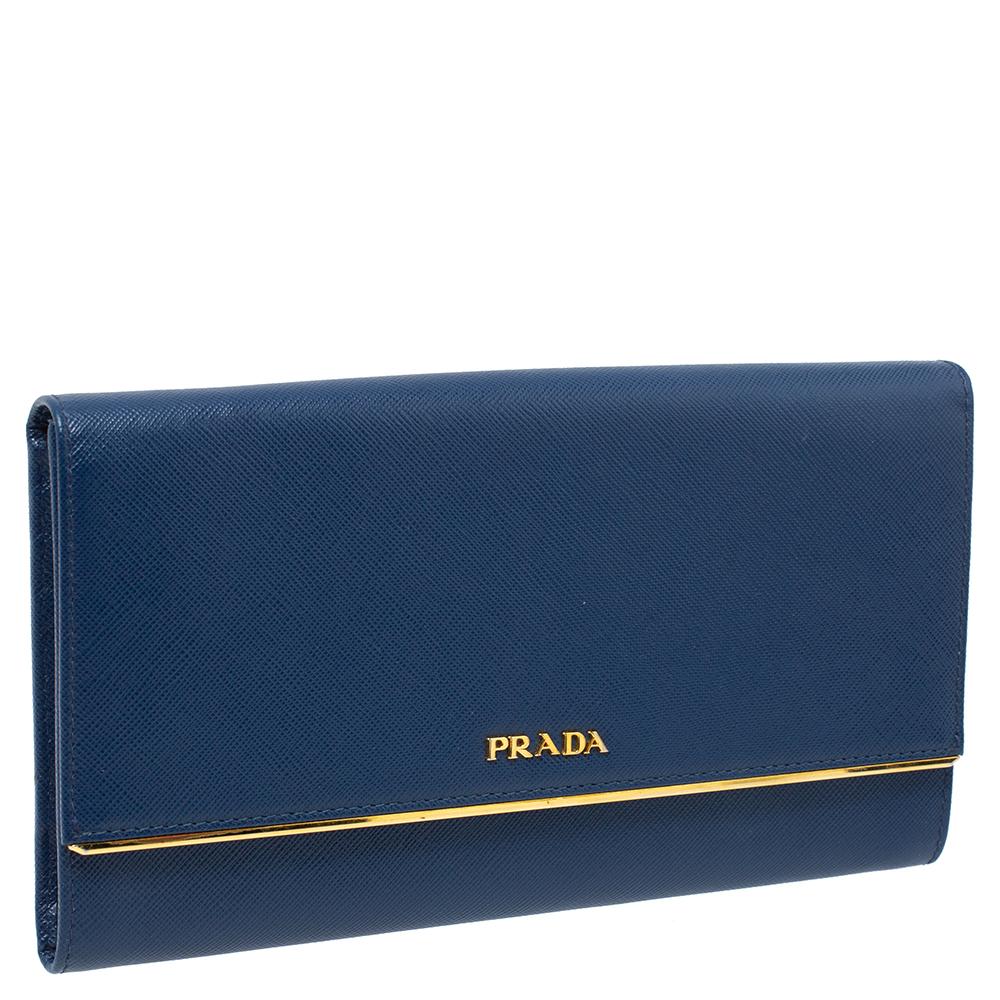 Prada Blau Saffiano Lux Leder Metall Bar Klappe Kontinental Brieftasche im Zustand „Gut“ in Dubai, Al Qouz 2
