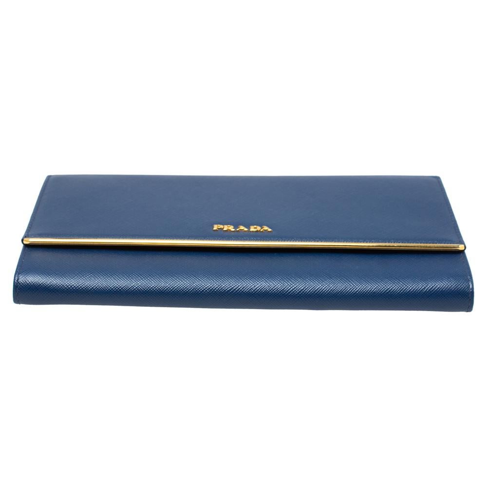 Prada Blue Saffiano Lux Leather Metal Bar Flap Continental Wallet In Good Condition In Dubai, Al Qouz 2