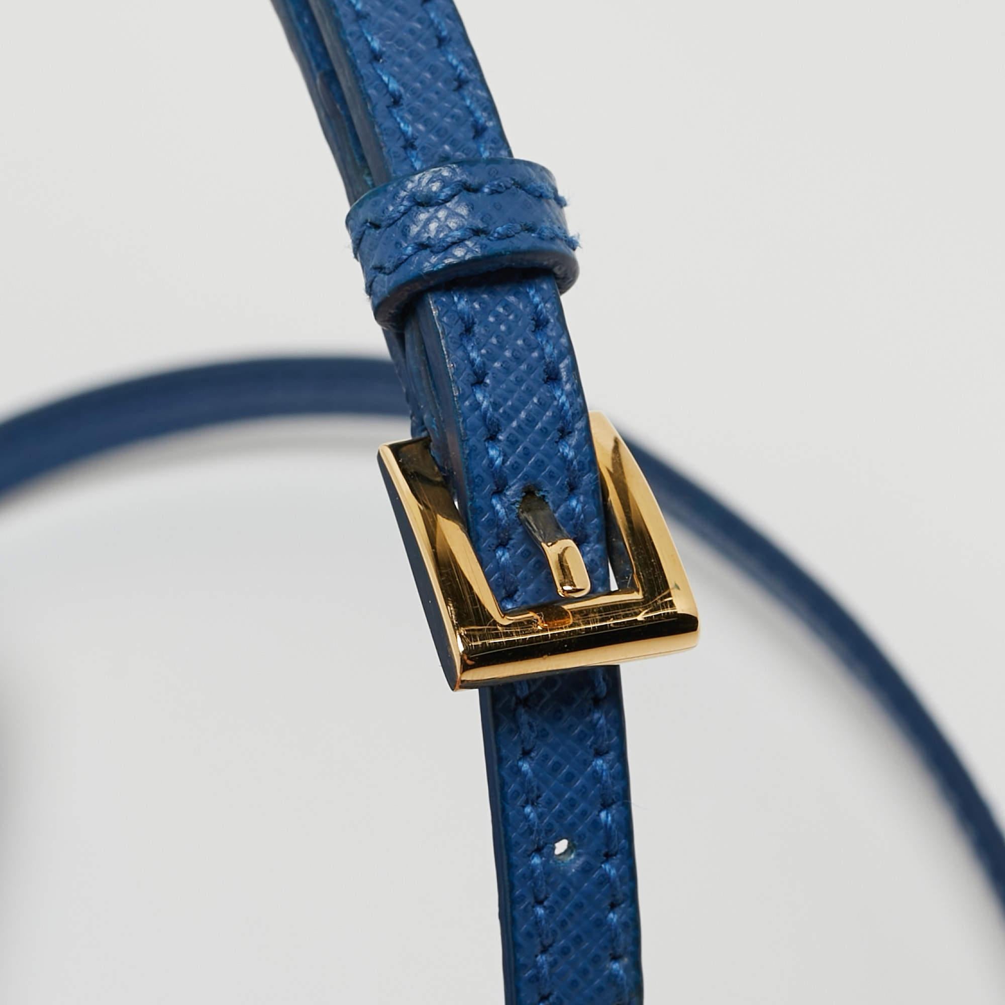 Prada - Mini sac à main en cuir Saffiano Lux à fermeture éclair - Bleu en vente 1