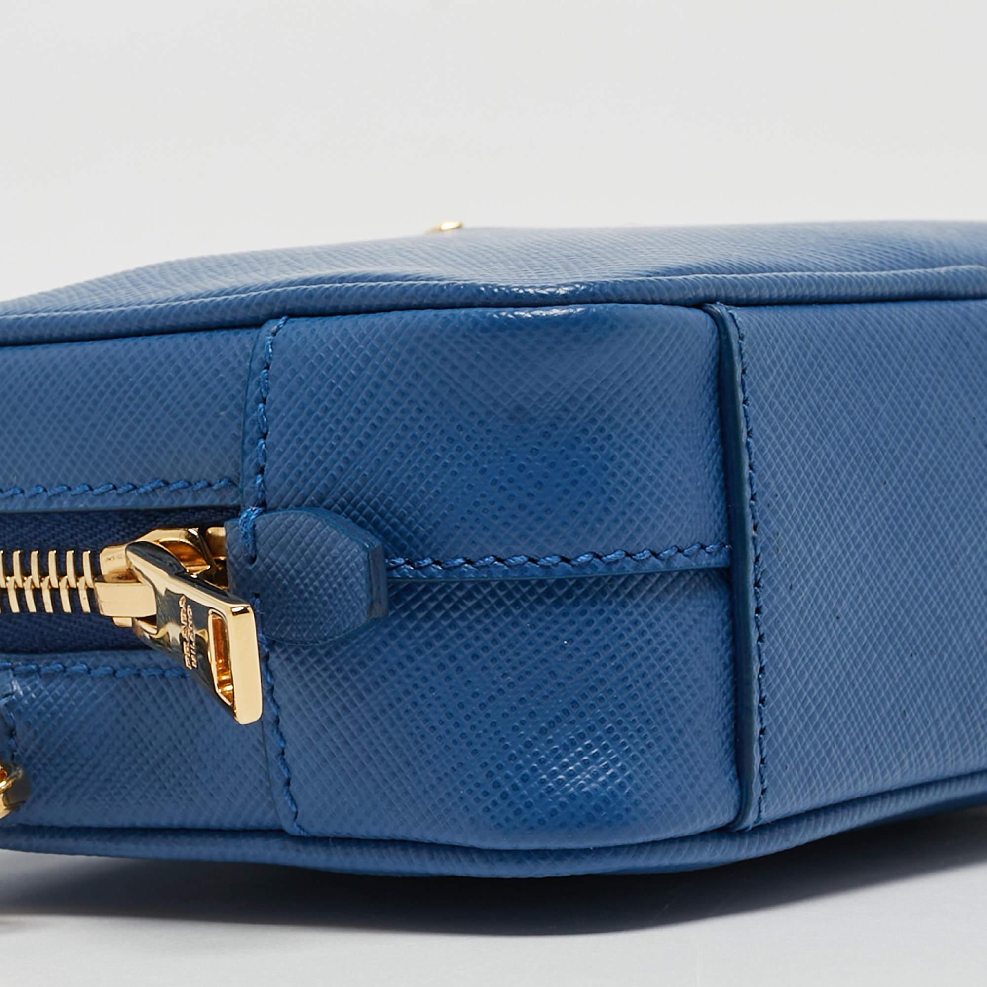 Prada - Mini sac à main en cuir Saffiano Lux à fermeture éclair - Bleu en vente 5