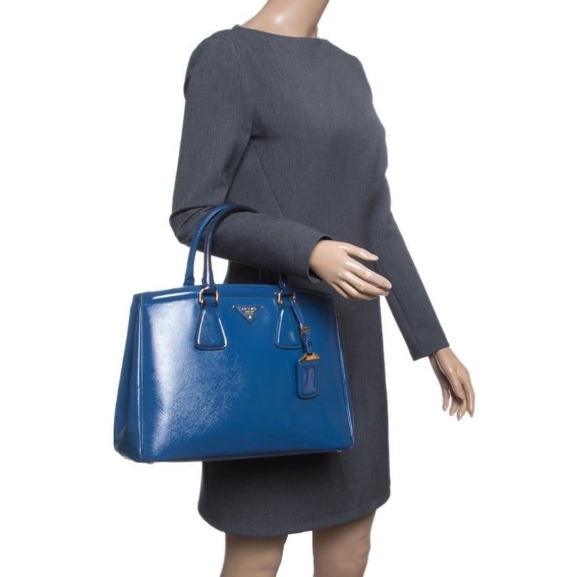 Prada Blue Saffiano Lux Leather Parabole Tote In Good Condition In Dubai, Al Qouz 2