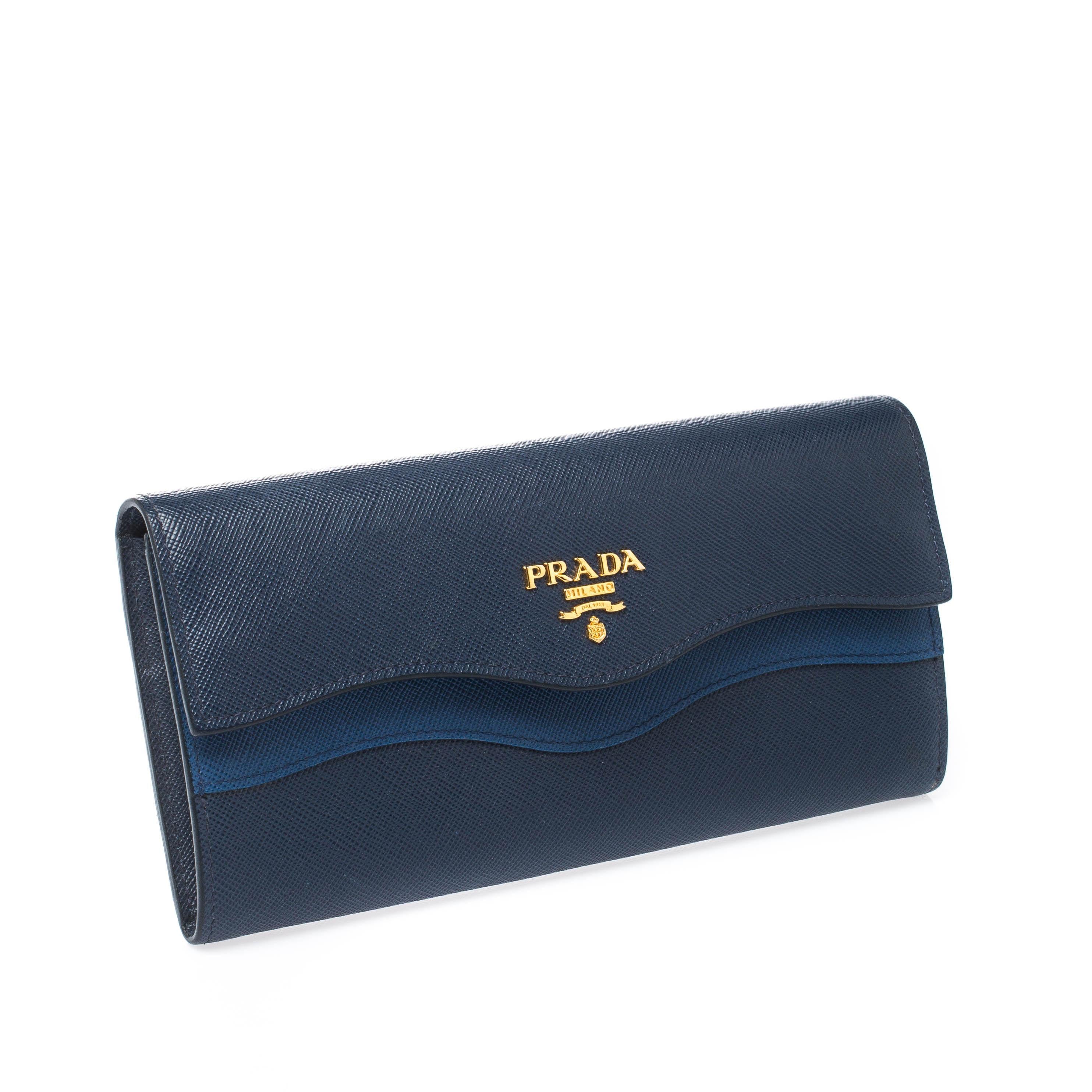 Prada Blue Saffiano Lux Leather Wave Continental Wallet In Good Condition In Dubai, Al Qouz 2