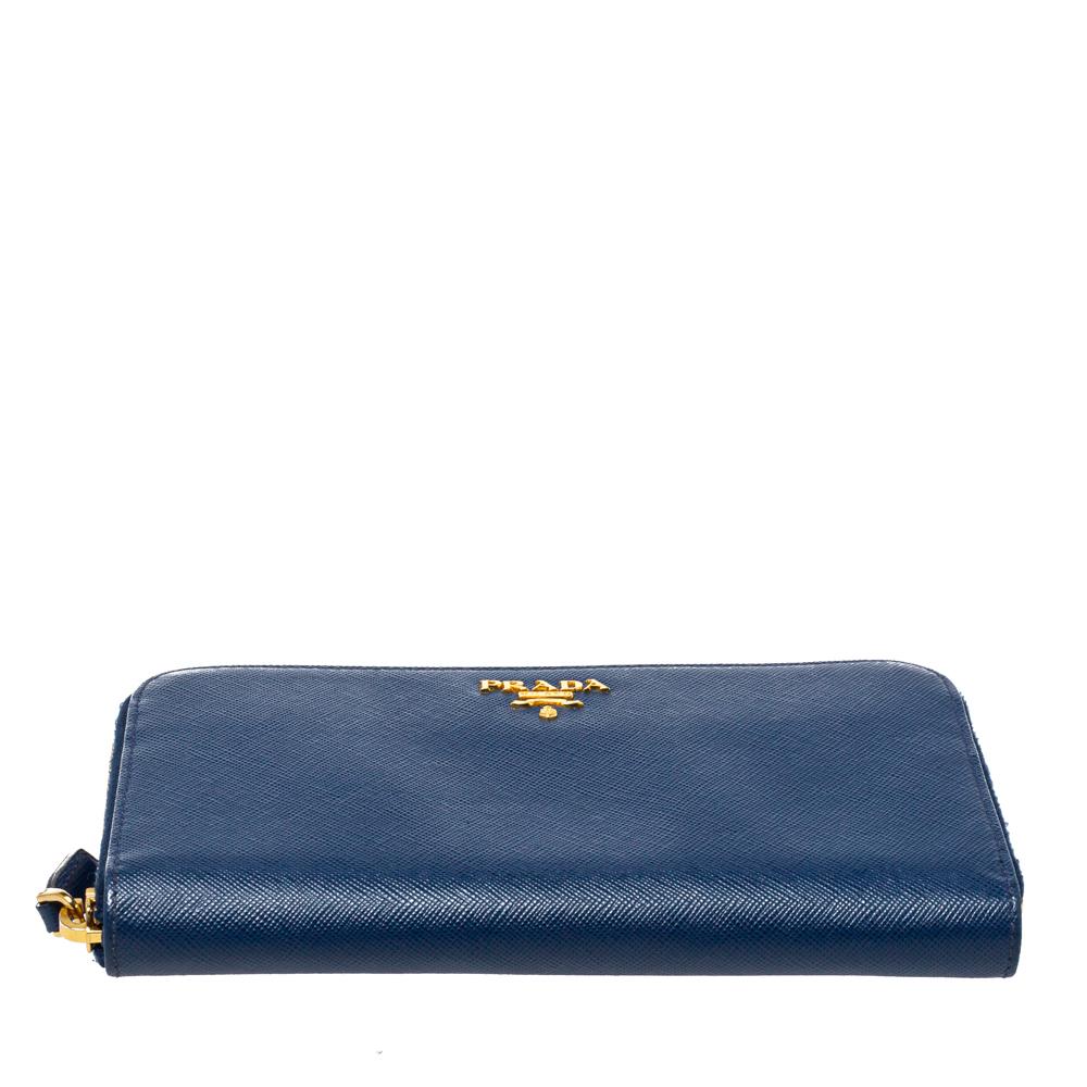 Prada Blue Saffiano Lux Leather Zip Around Continental Wallet In Good Condition In Dubai, Al Qouz 2