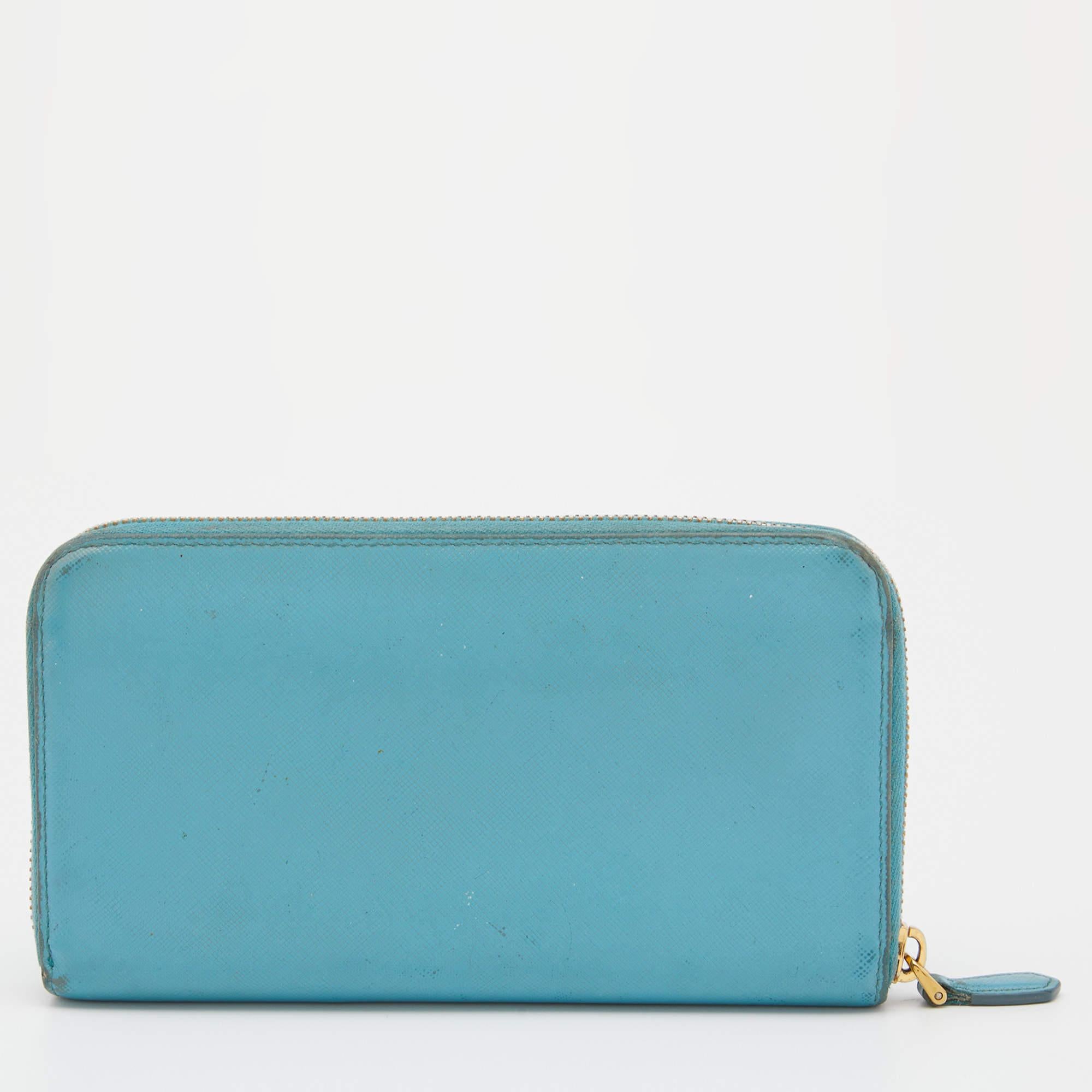 Women's Prada Blue Saffiano Lux Leather Zip Around Wallet For Sale
