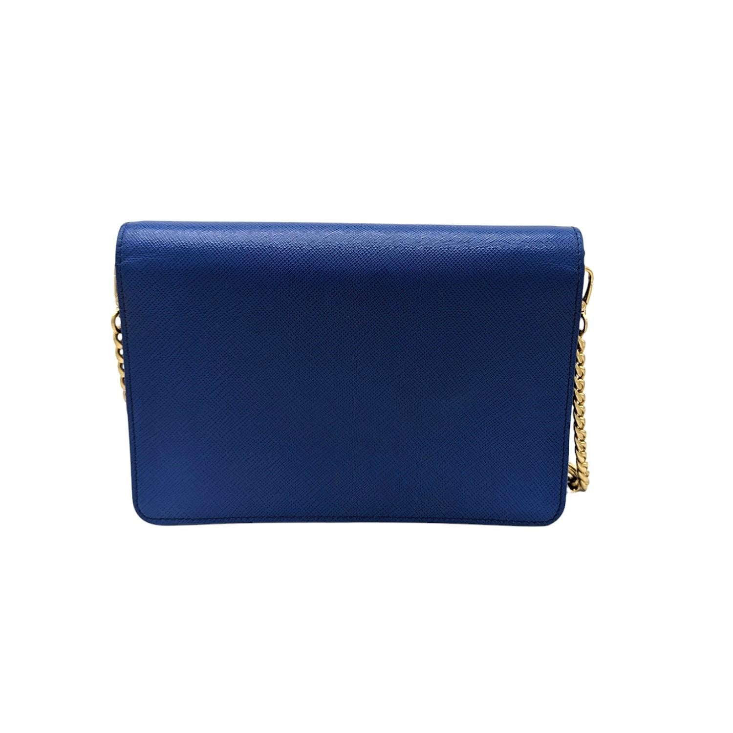 Portefeuille à mini-chaîne en monochrome Saffiano bleu de Prada Bon état - En vente à Scottsdale, AZ