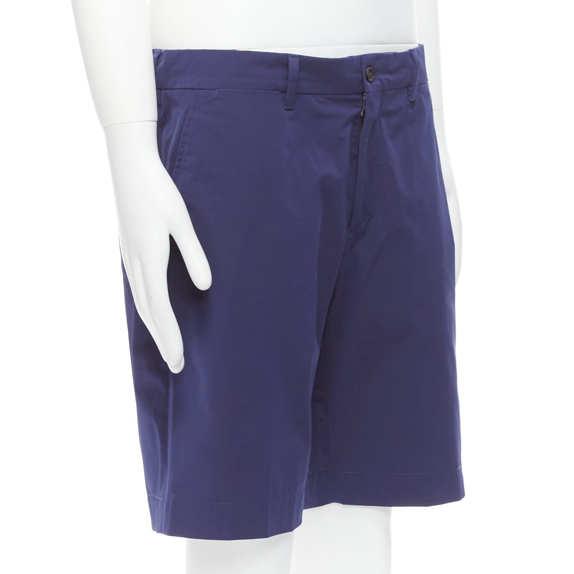 Bleu PRADA bermuda bleu en nylon brillant à pinces au dos et à poches boutonnées IT50 L en vente