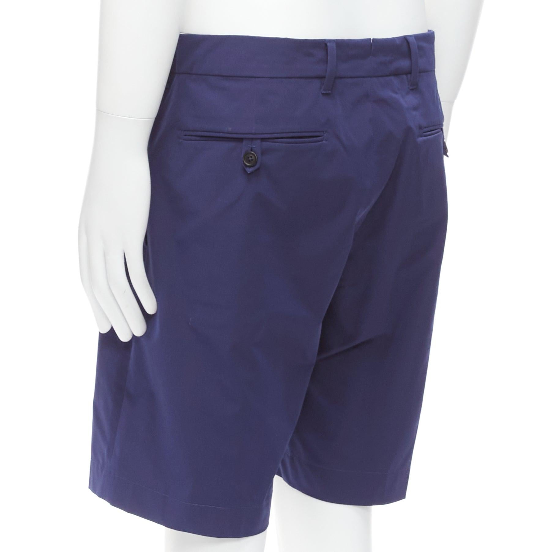 PRADA bermuda bleu en nylon brillant à pinces au dos et à poches boutonnées IT50 L en vente 1