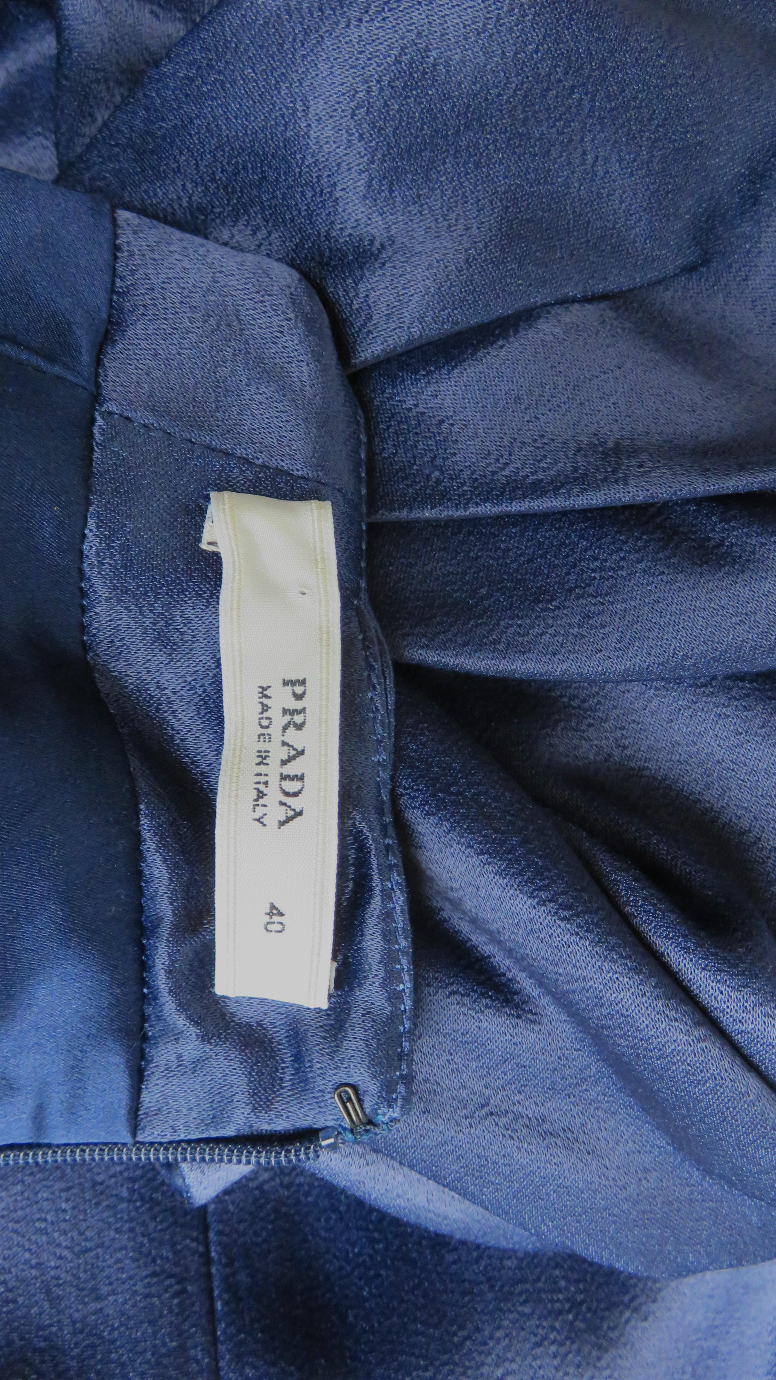 Blaues Seidenoberteil von Prada mit Neck Drapierung im Angebot 5