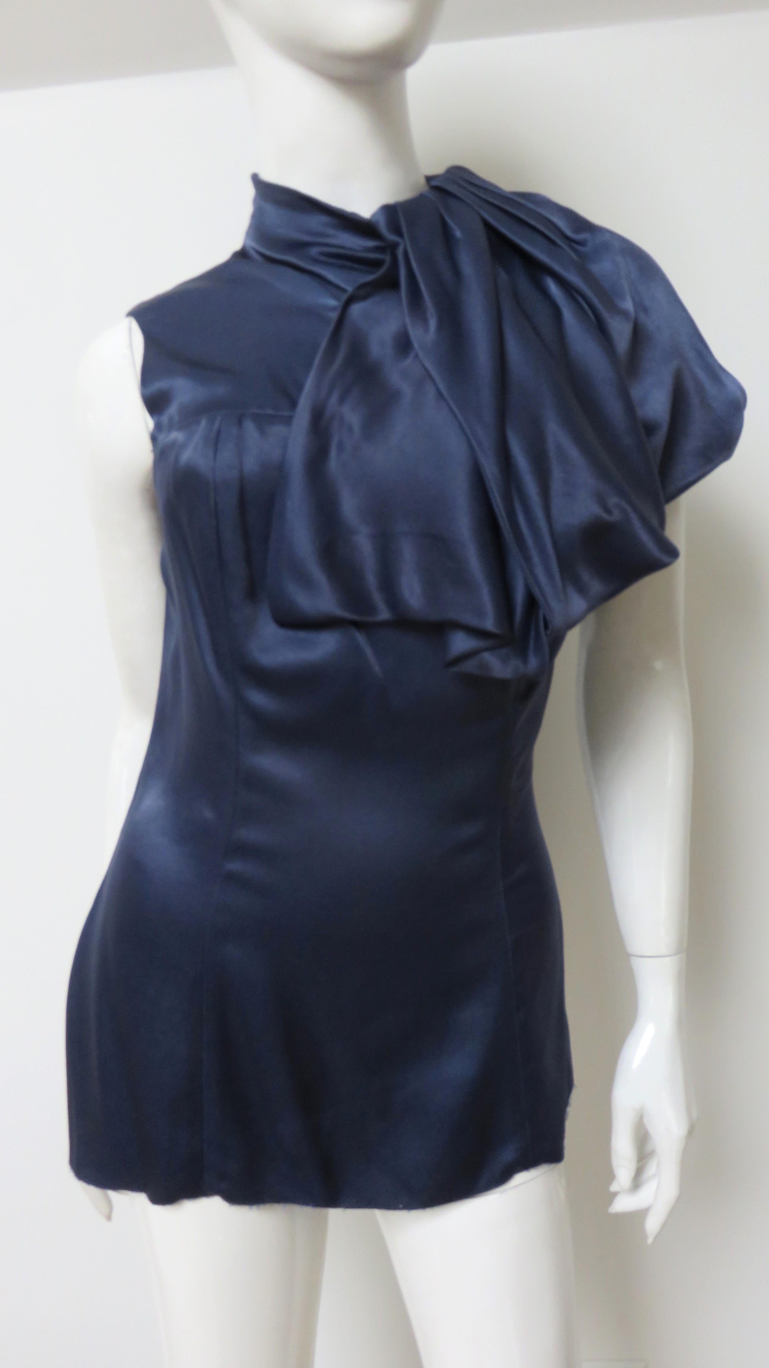 Blaues Seidenoberteil von Prada mit Neck Drapierung Damen im Angebot