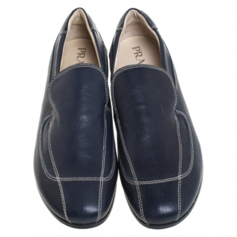 Prada Blau Stitch Detail Leder Slip On Loafers Größe 41 im Zustand „Gut“ im Angebot in Dubai, Al Qouz 2