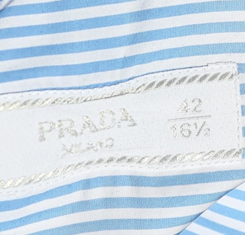 Bleu Prada - Chemise en coton rayée bleue à boutons sur le devant XL en vente