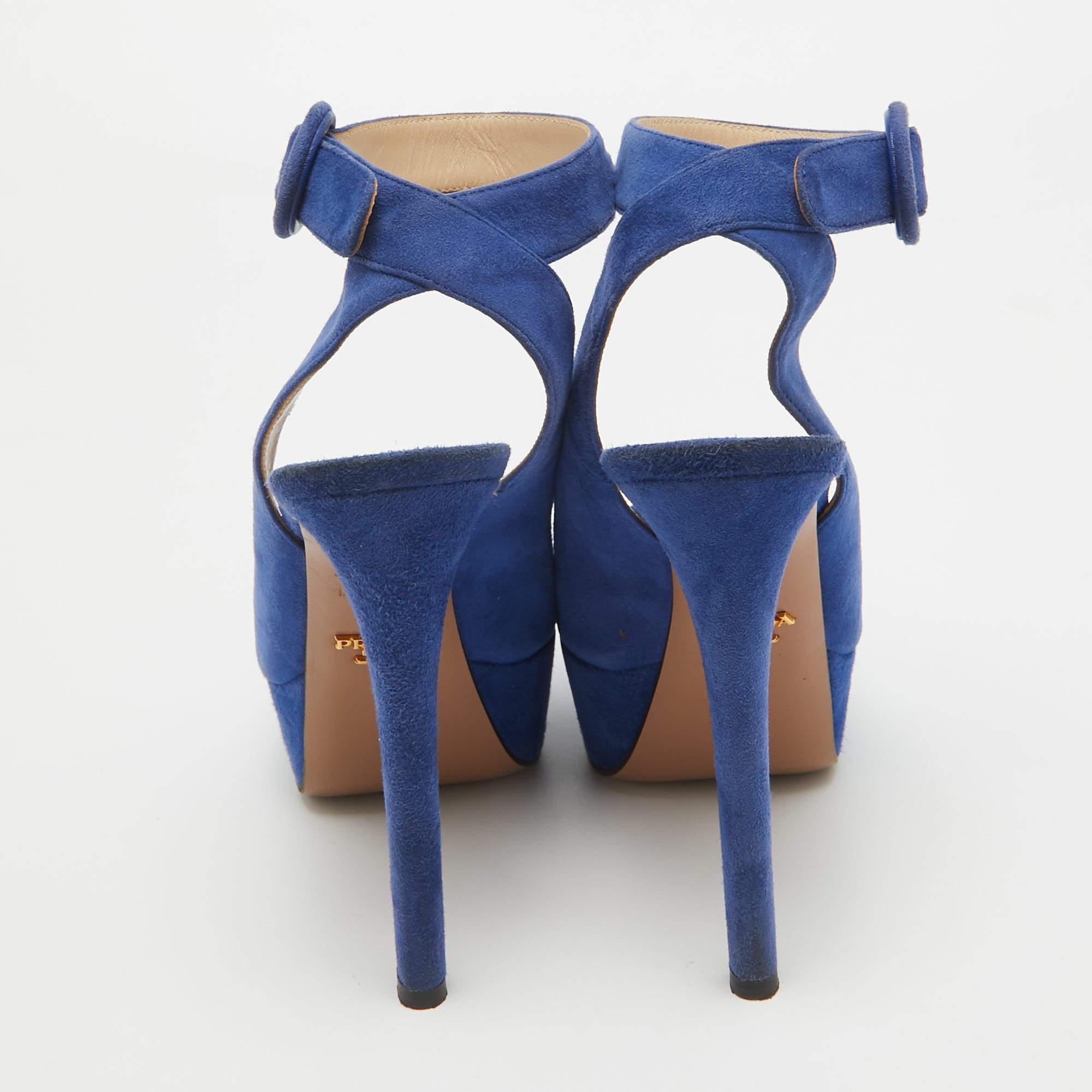 Prada Sandales à plateforme à bout ouvert en daim bleu, taille 36,5 Pour femmes en vente