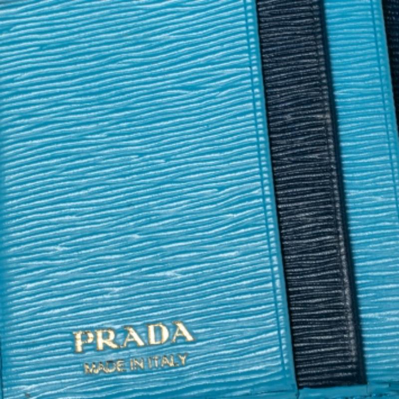 Donna Portafoglio Trifold in pelle blu di Prada