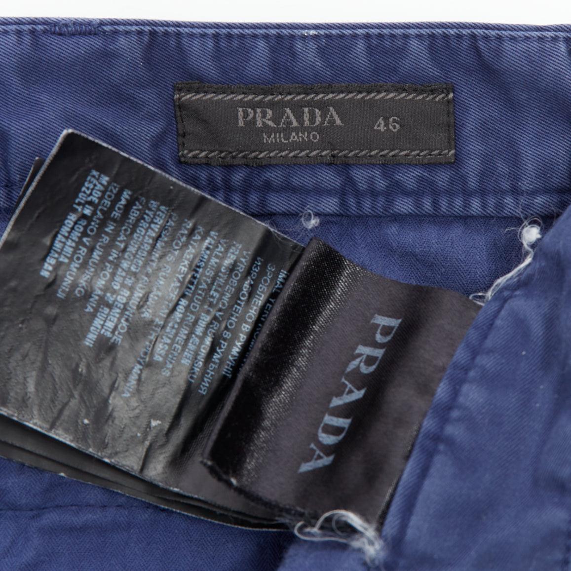 Prada: bermuda cargo in cotone lavato blu con taschino  IT46 S in vendita 3