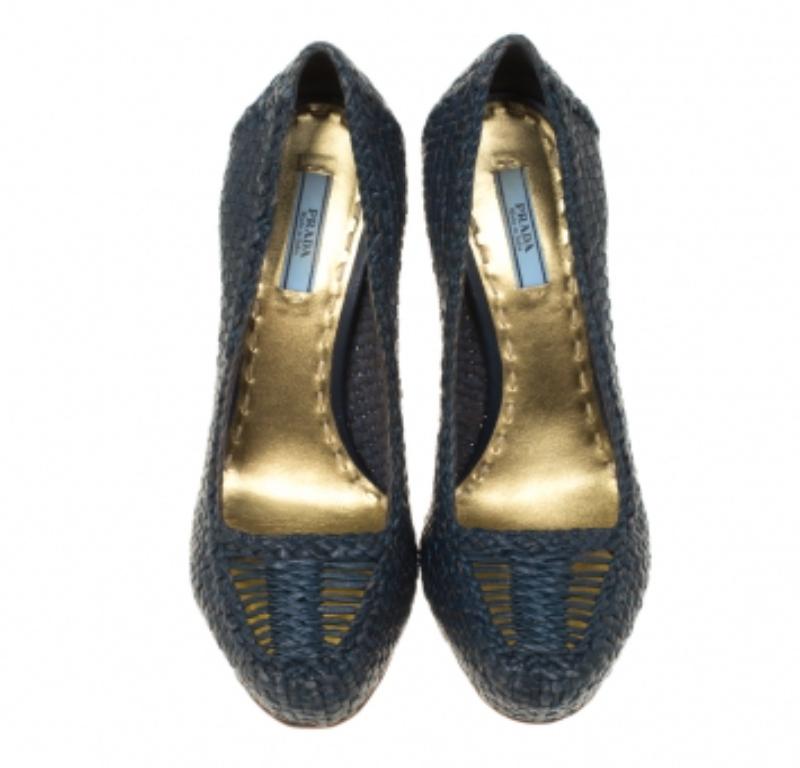 Noir Escarpins à plateforme Madras en cuir tressé bleu Prada, taille 38 en vente