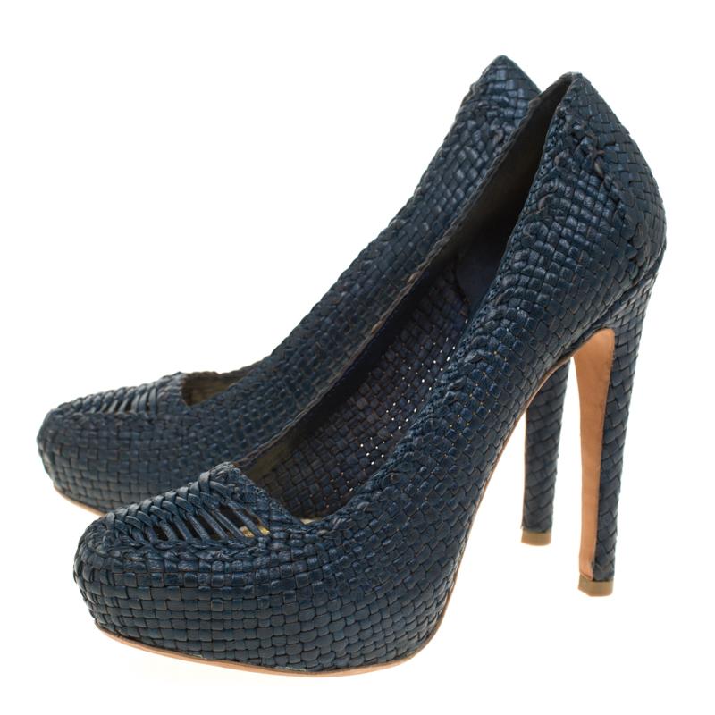 Prada Blue Woven Leather Madras Platform Pumps Size 38 In Good Condition For Sale In Dubai, Al Qouz 2