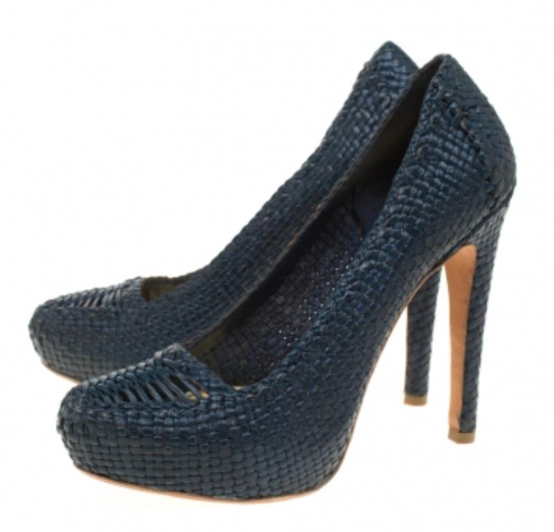 Escarpins à plateforme Madras en cuir tressé bleu Prada, taille 38 en vente 1