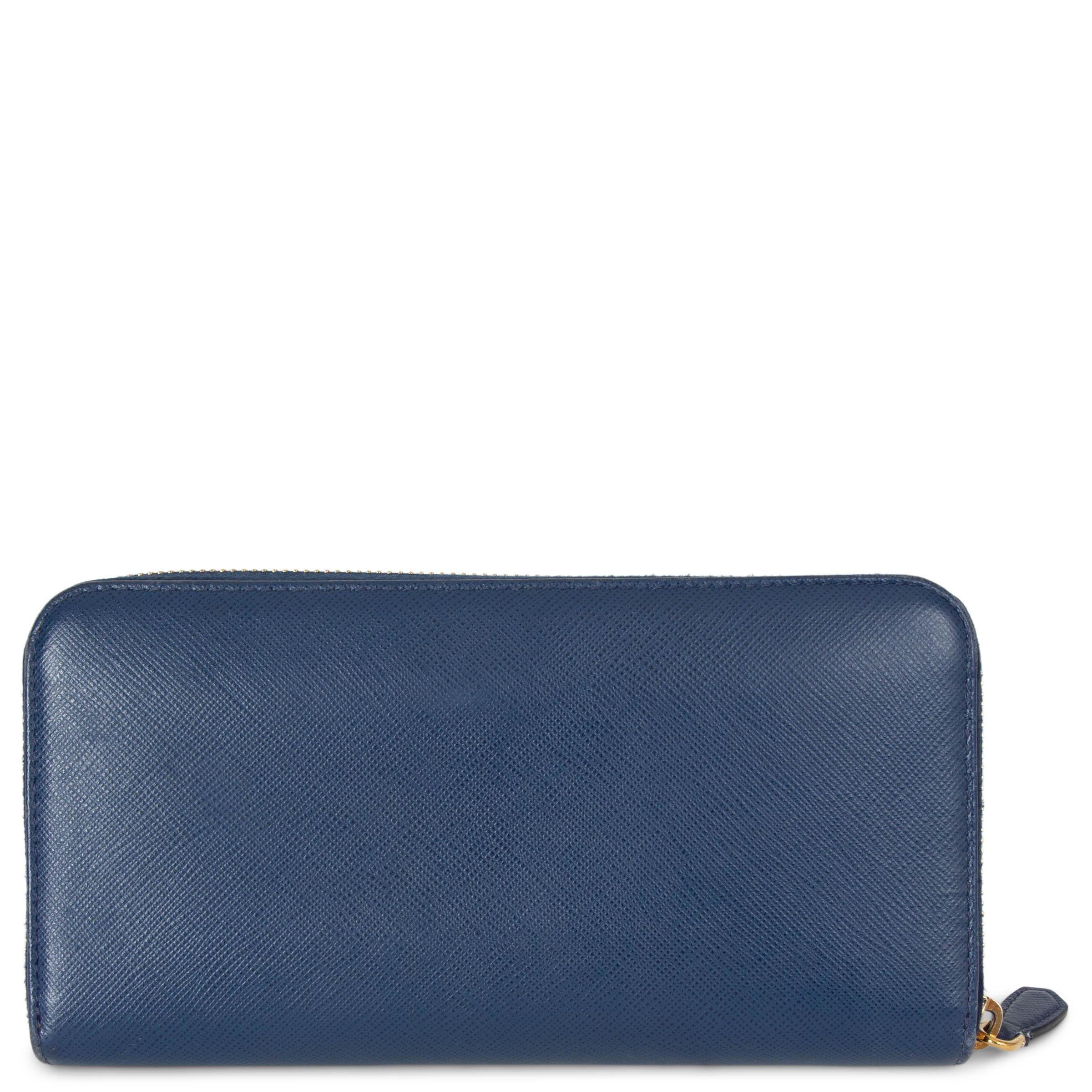 PRADA Bluette blue LARGE SAFFIANO LEATHER Wallet In Good Condition For Sale In Zürich, CH