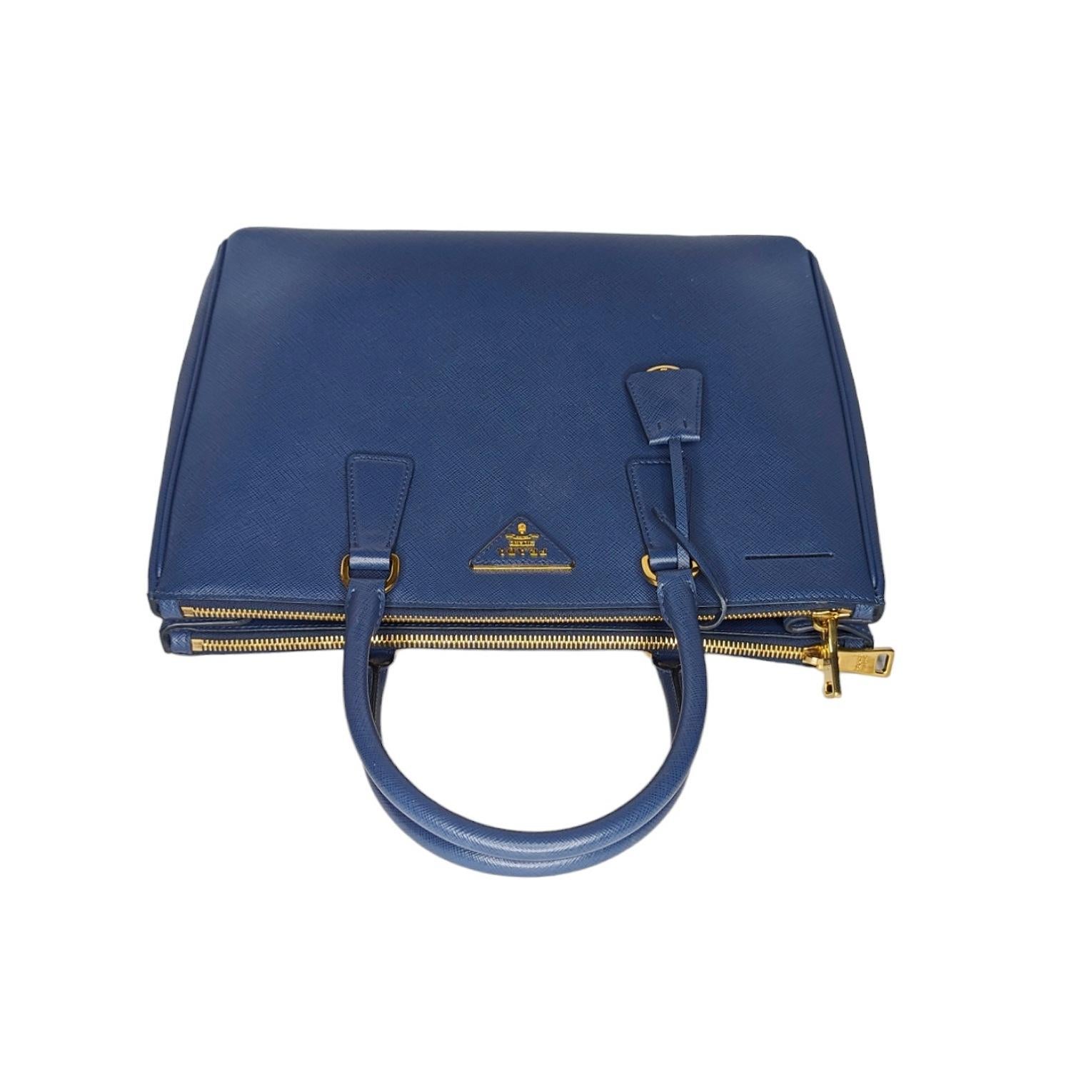 Prada Bluette Saffiano Lux Große Galleria-Tasche mit doppeltem Reißverschluss im Angebot 2