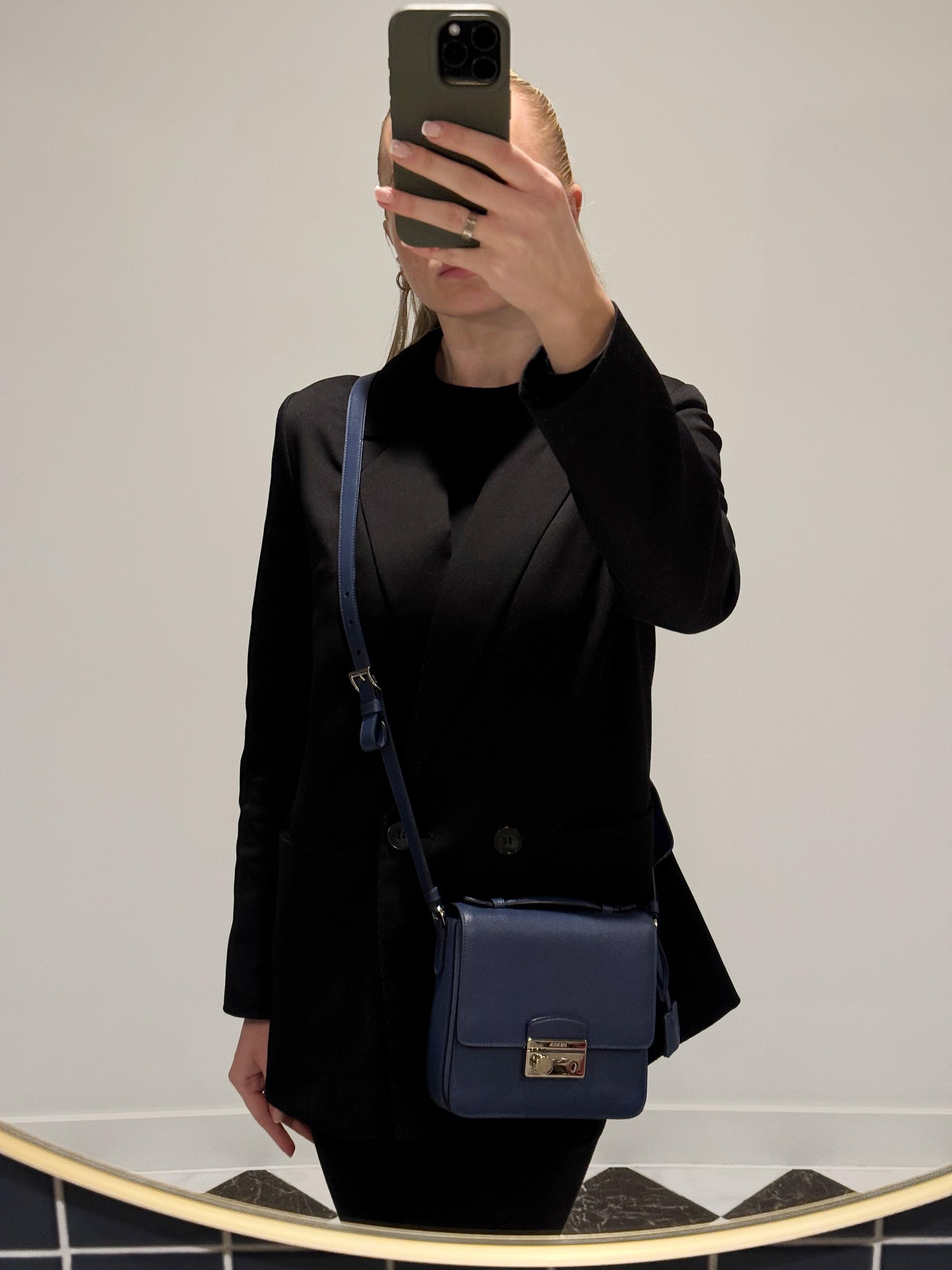 Prada Bluette Saffiano Lux Leather Small Sound Crossbody Bag

Product Details
Xupes Ref: CB1441
Brand: Prada
Model: Small Sound Crossbody Bag
Type: Shoulder, Crossbody, Top Handle 
Serial Number: 117
Age: 2015
Accompanied By: Prada Dust Bag,