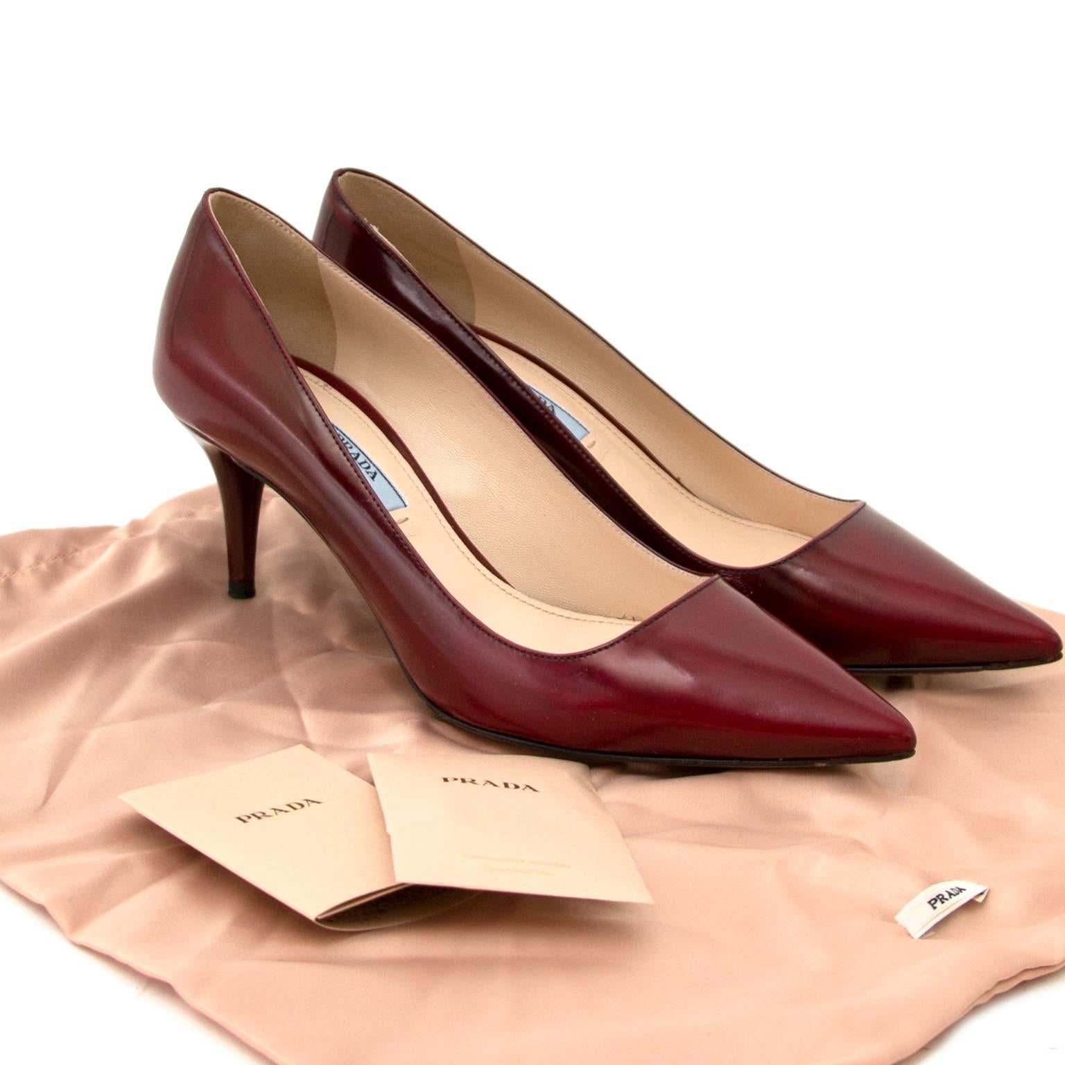 Very good condition

Prada Bordeaux Kitten Heels

Meeooow! The kitten heel is back and hotter than ever! The name 'kitten heel' came about because the style was considered a training heel for 'kittens' a.k.a. young girls not ready for grown women's