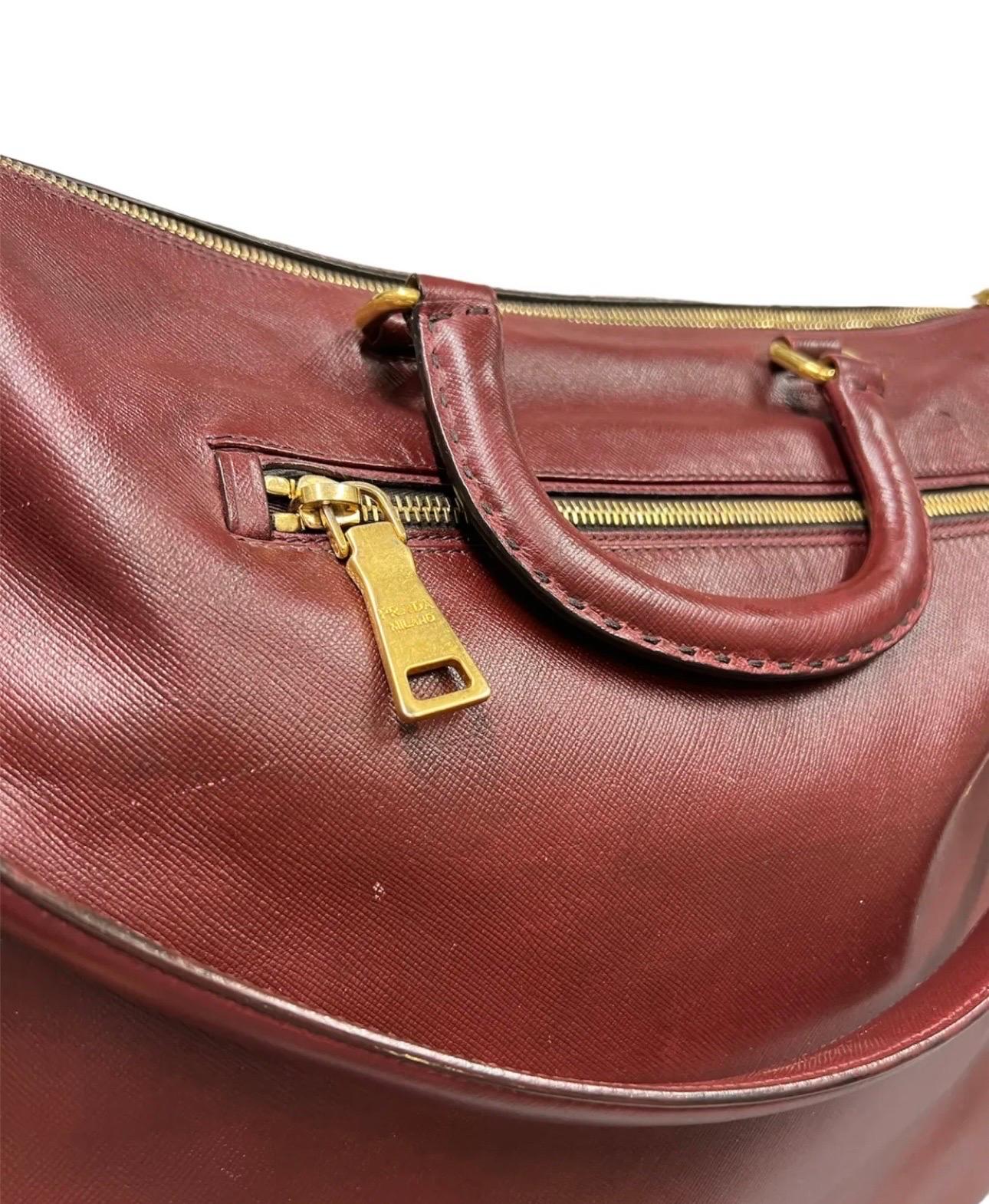 Prada Bordeaux Leather Shoulder Bag In Good Condition In Torre Del Greco, IT