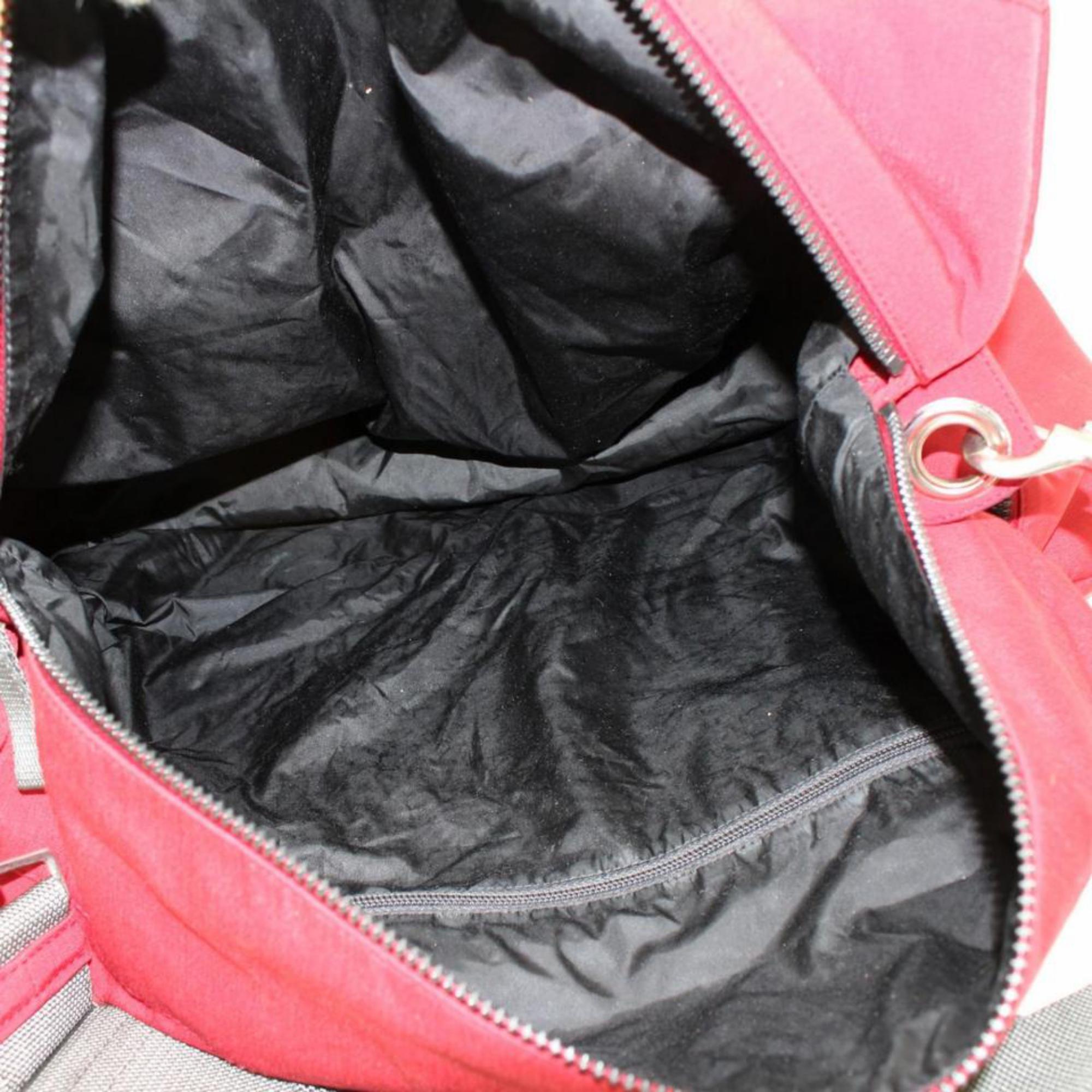 Prada Boston 2way Duffle 866935 Red Nylon Weekend/Travel Bag In Good Condition For Sale In Forest Hills, NY