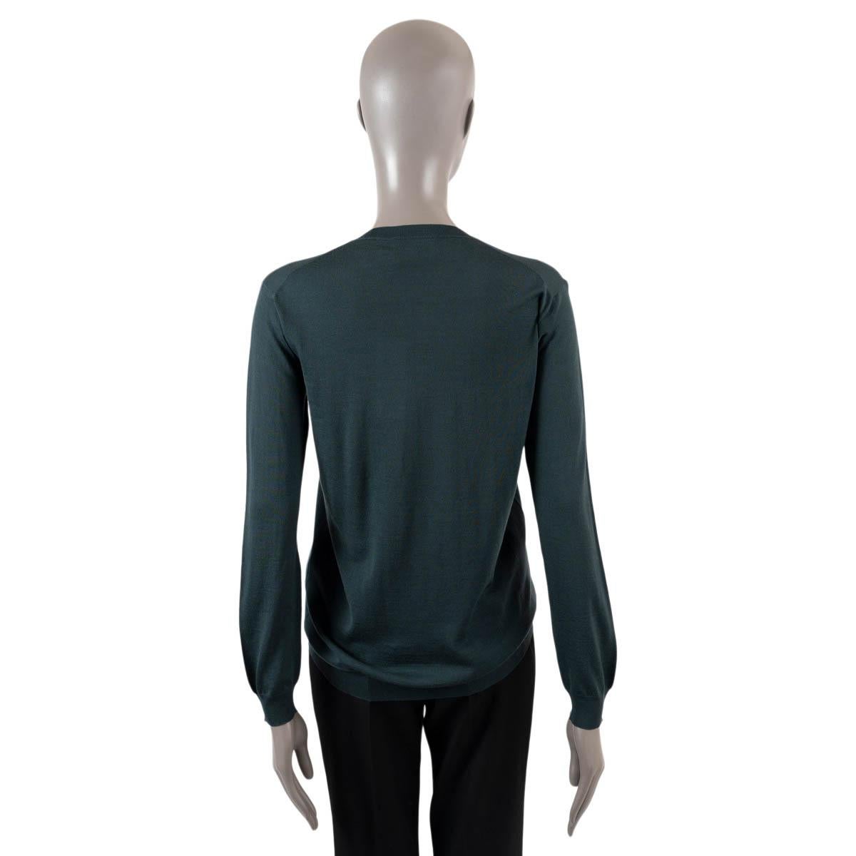 PRADA bottle green wool CREWNECK Sweater 42 M In Excellent Condition For Sale In Zürich, CH