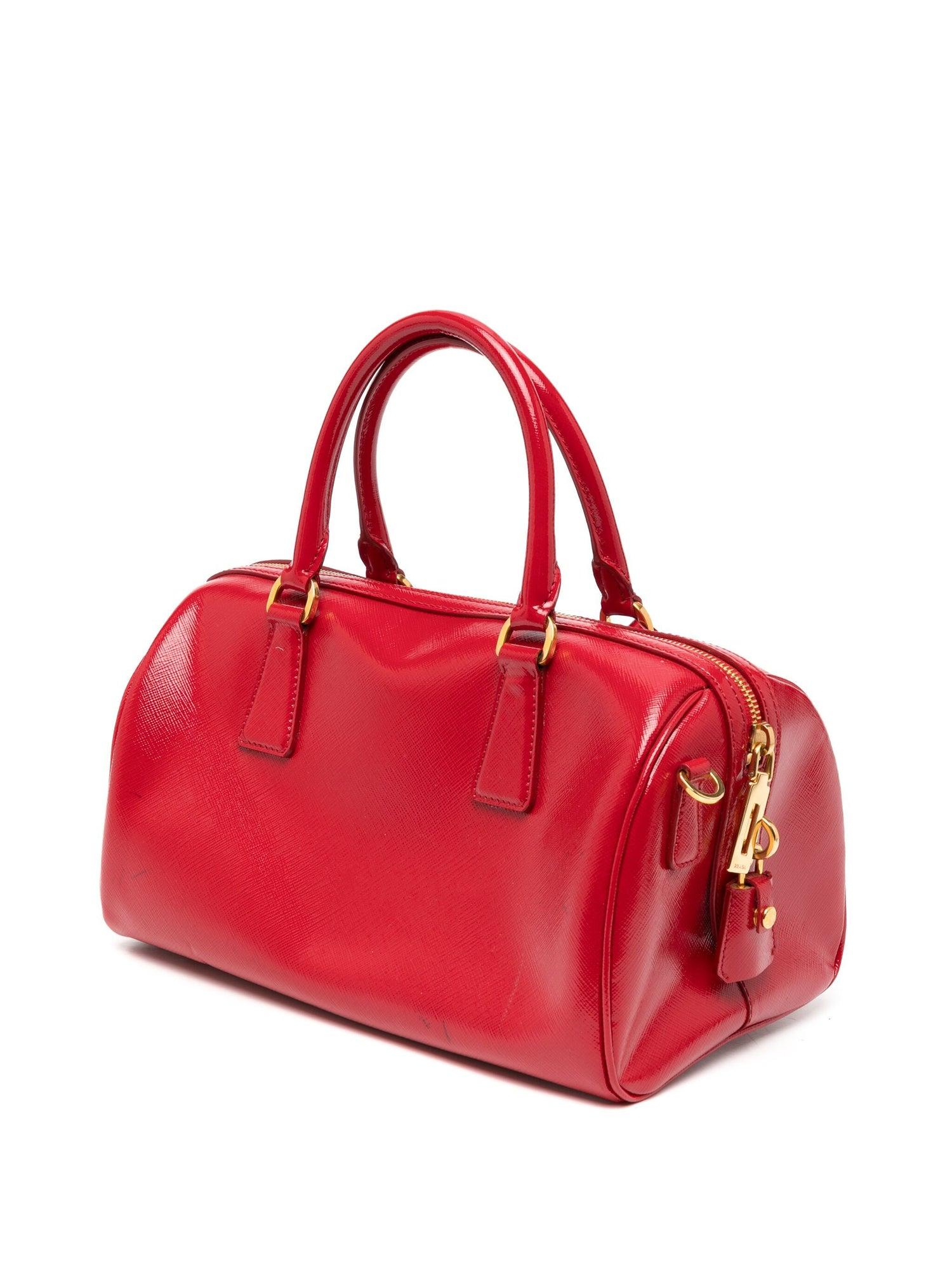 Red
Two top handles
Adjustable detachable shoulder strap
Top zip fastening
Condition: Very Good
The outer leather and body of this bag display some dark scuff lines and visible wear. Please refer to images for additional details.

Please kindly note