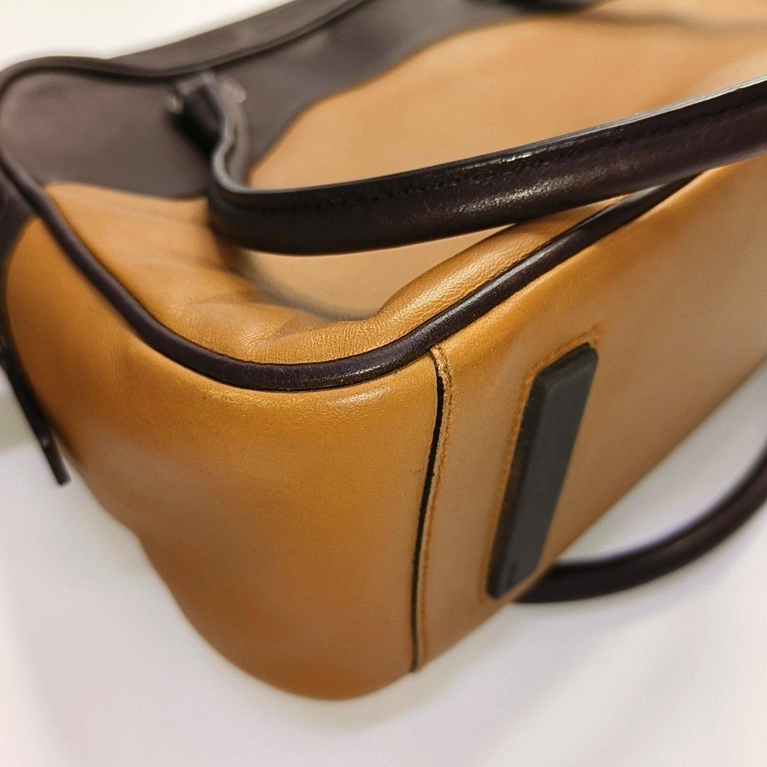 Prada bowling brown leather and suede top handle bag im Zustand „Gut“ im Angebot in AUBERVILLIERS, FR