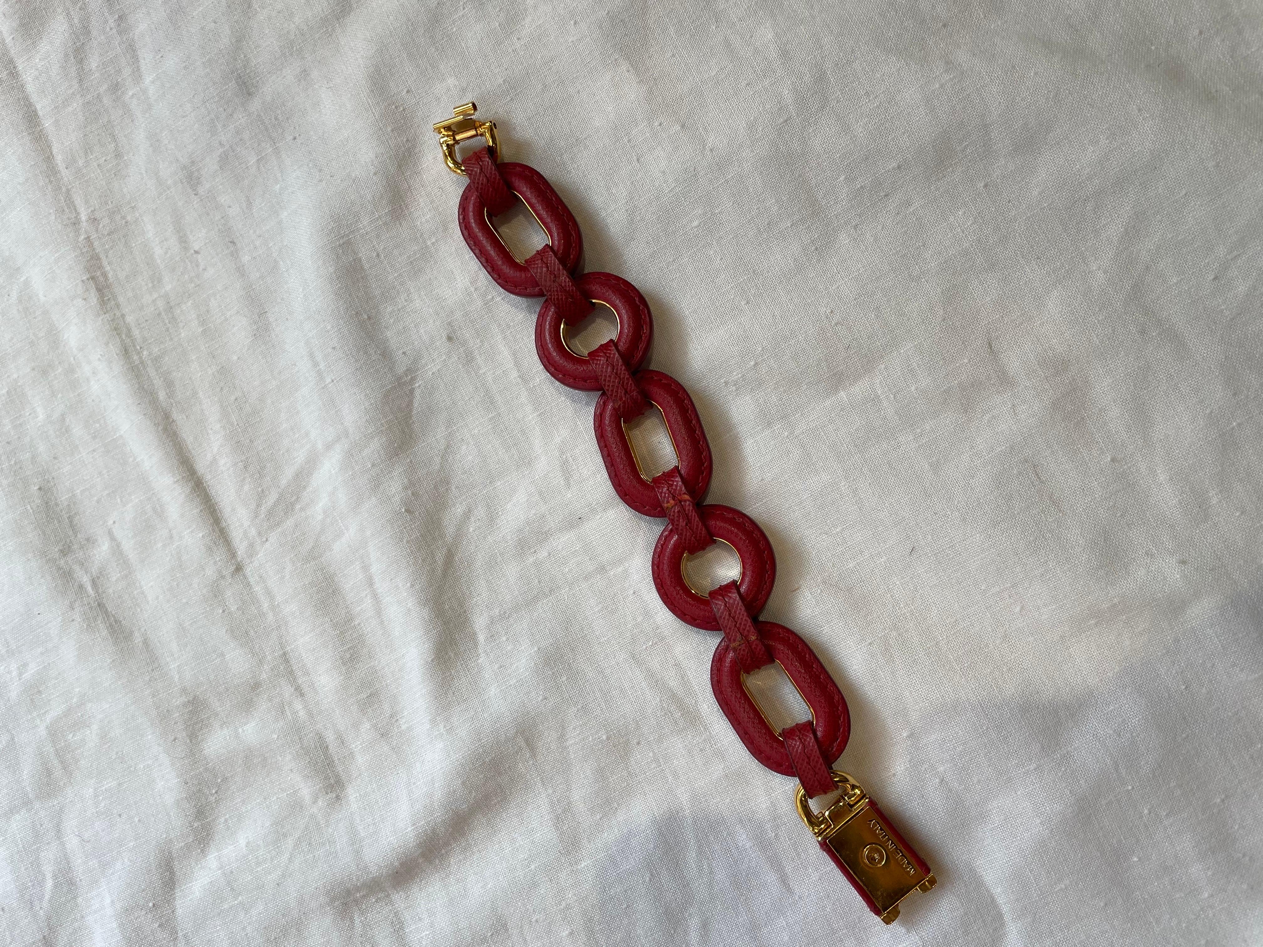 Women's or Men's Prada bracelet in dark red saffiano leather For Sale