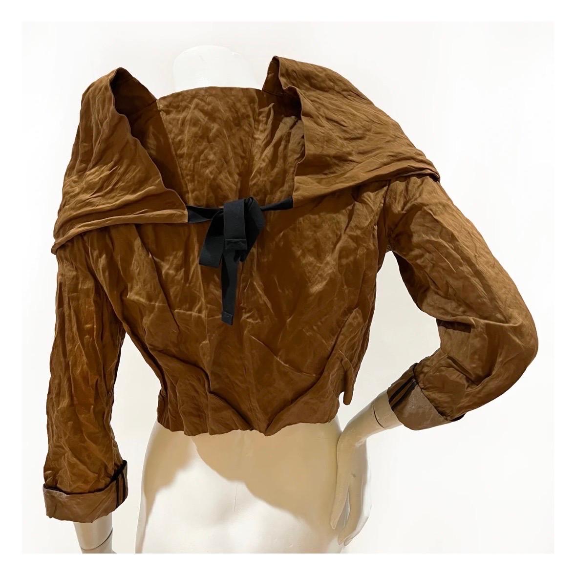 Bronze Bra & Jacket Two-Piece Set by Prada
Spring 2009 Ready-to-Wear
Made in Italy
Padded bra with elastic back and removable straps (front button closure)
Cropped jacket with front tie and multiple hook closures
Bronze crinkled cotton with black