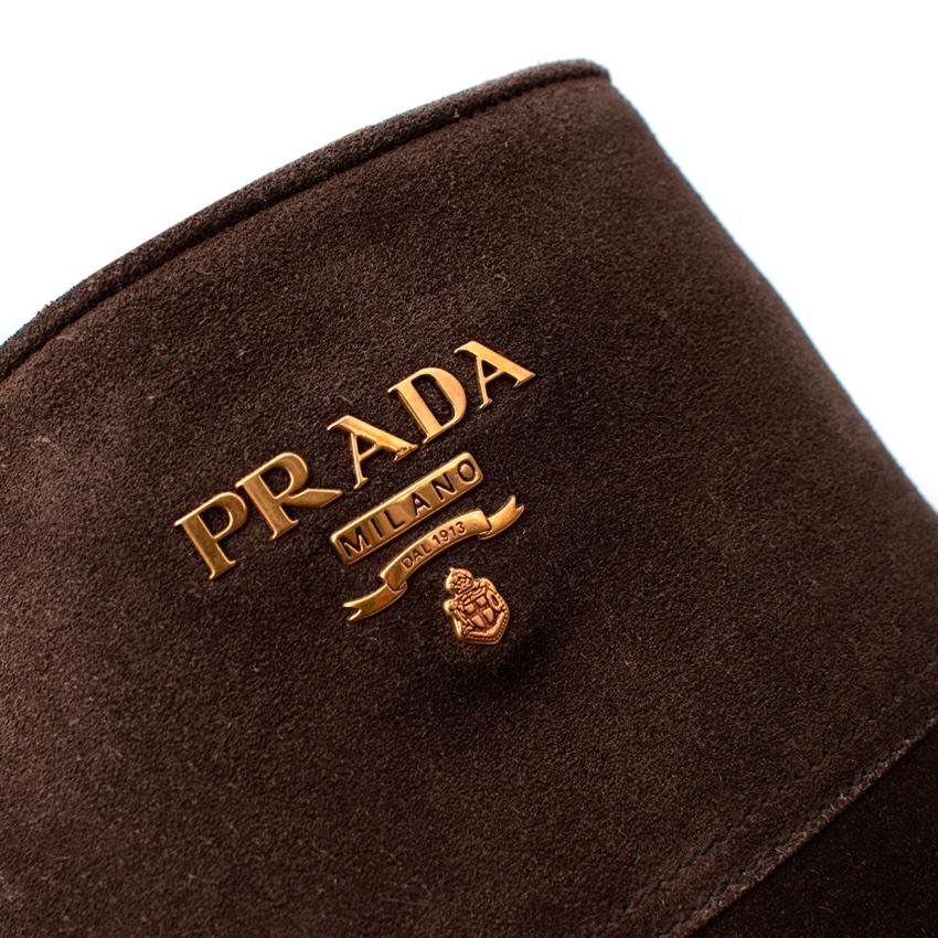 Stivali lunghi in pelle scamosciata invecchiata di Prada in vendita 1