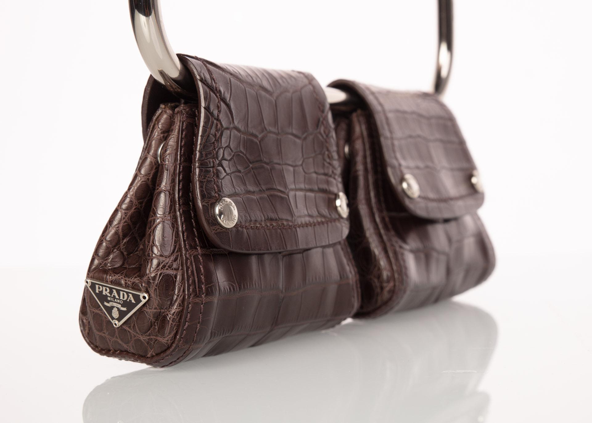 Prada Braune Hoop-Tasche aus silbernem Alligatorleder mit Prägung, 2000 im Zustand „Hervorragend“ in Boca Raton, FL