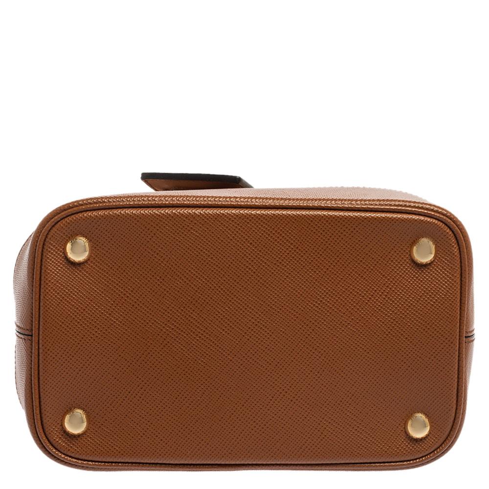Prada Brown/Beige Raffia and Leather Medium Panier Top Handle Bag In Excellent Condition In Dubai, Al Qouz 2