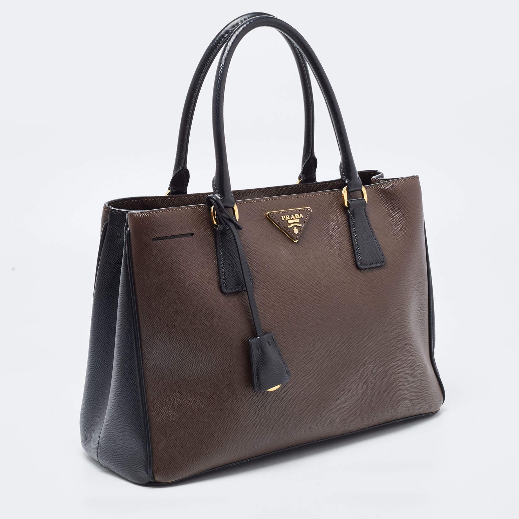 Prada Brown/Black Saffiano Leather Medium Galleria Double Zip Tote In Good Condition In Dubai, Al Qouz 2
