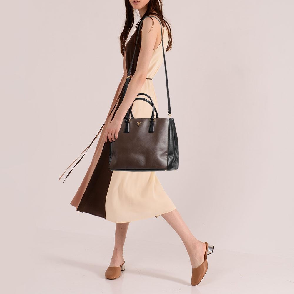 Prada Brown/Black Saffiano Lux Leather Gardener's Tote In Good Condition In Dubai, Al Qouz 2