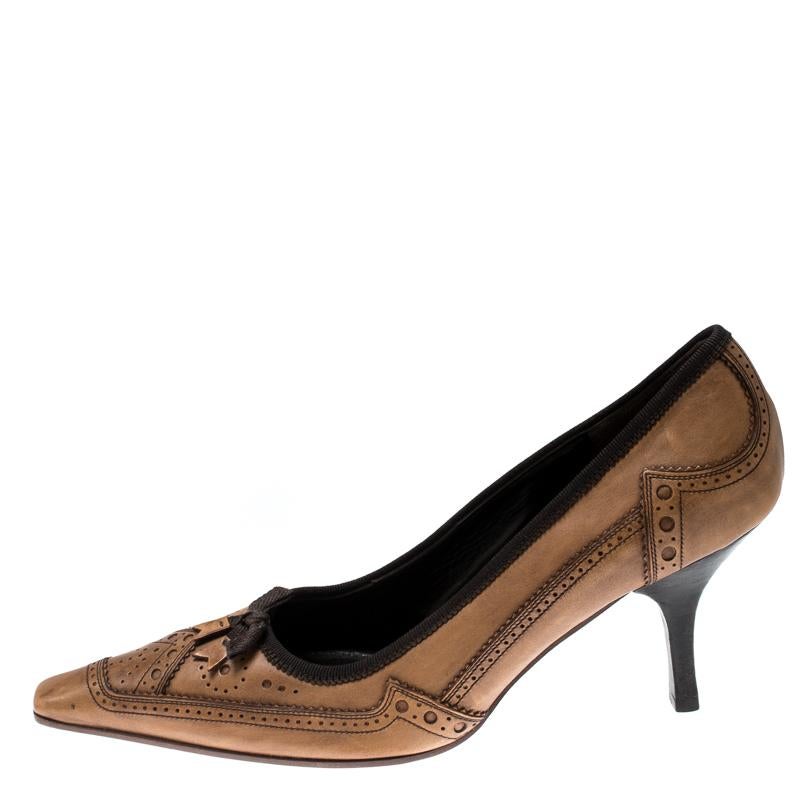 Prada Brown Brogue Leather Pointed Toe Pumps Size 38 In Good Condition In Dubai, Al Qouz 2
