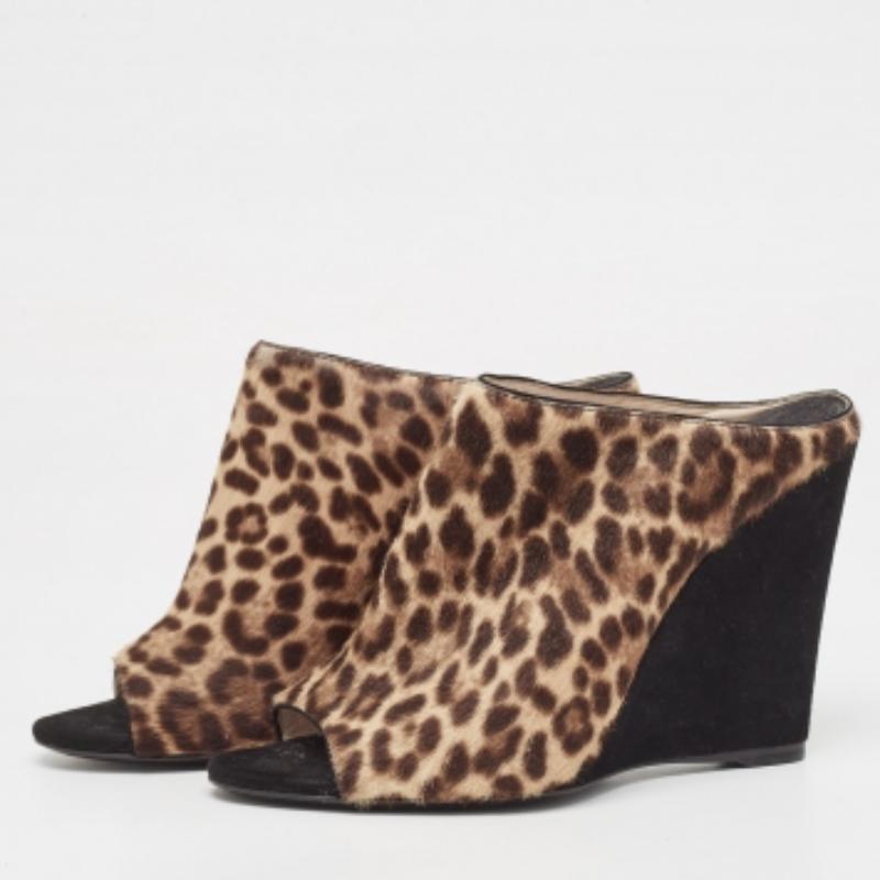 Prada Sandali con zeppa in pelo di vitello marrone misura 37,5 In condizioni buone in vendita a Dubai, Al Qouz 2