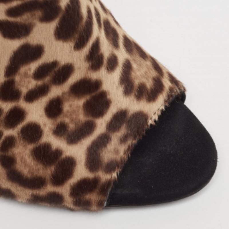 Prada Sandali con zeppa in pelo di vitello marrone misura 37,5 in vendita 1