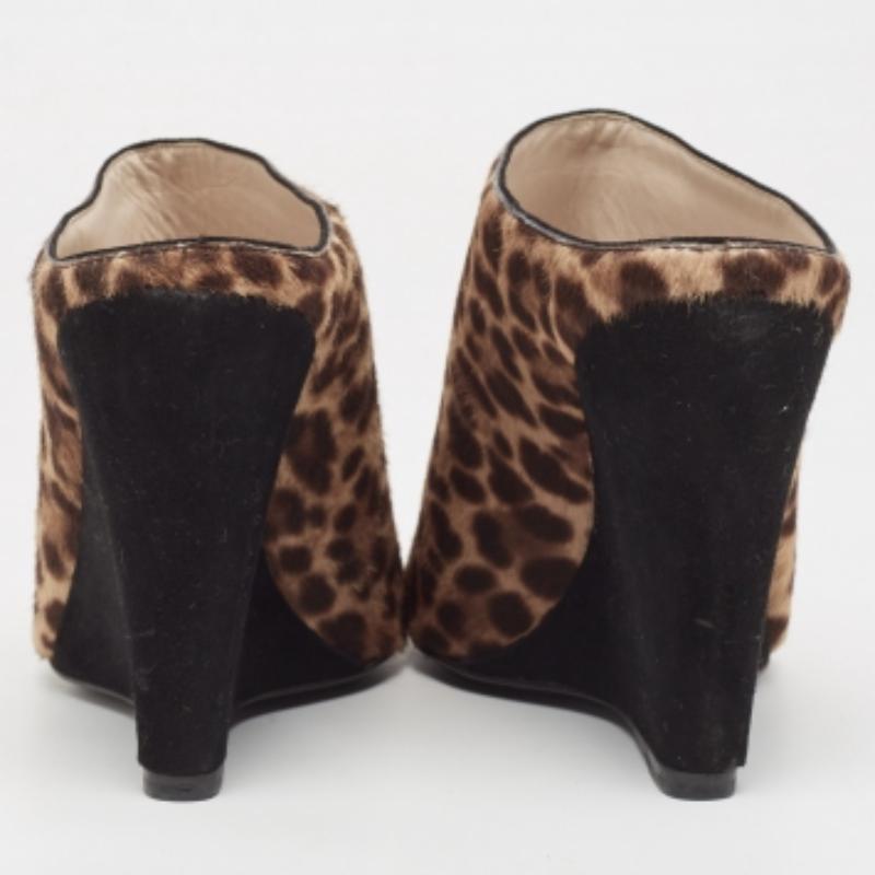Prada Sandali con zeppa in pelo di vitello marrone misura 37,5 in vendita 3