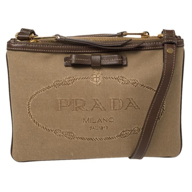 Bolso cruzado de lona y piel marrón de Prada