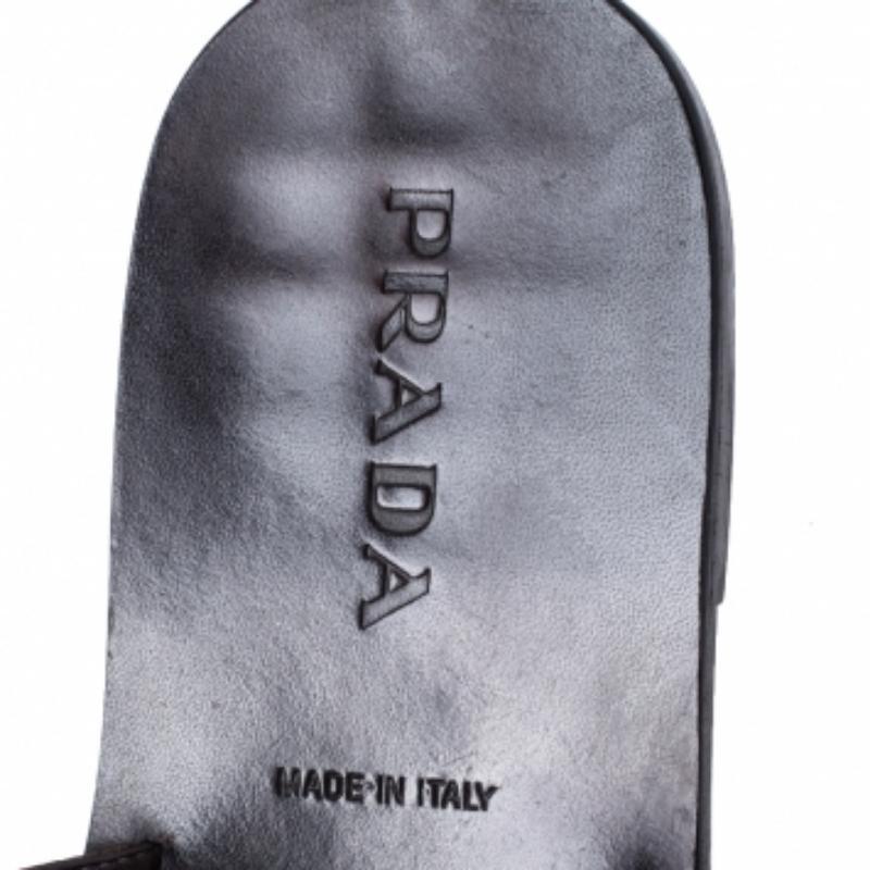 Prada, scivoli piatti in tela marrone, taglia 41 In condizioni buone in vendita a Dubai, Al Qouz 2