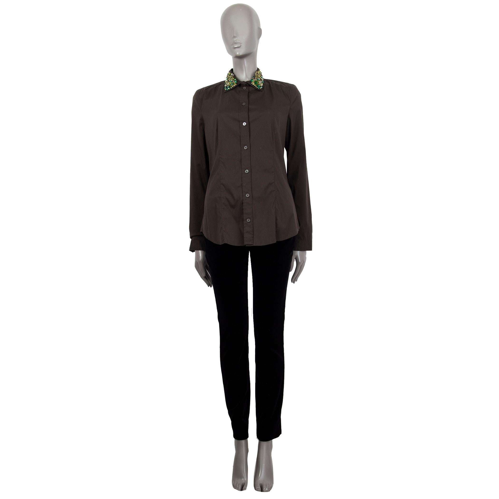 100% authentic Prada classic shirt in seaweed cotton (72%) polyamide (23%) elastane (5%) with an embellished collar rhinestones in emerald and peridote, long sleeves, button cuffs, a curved hem, close fit. Closes with button fastening in the front.