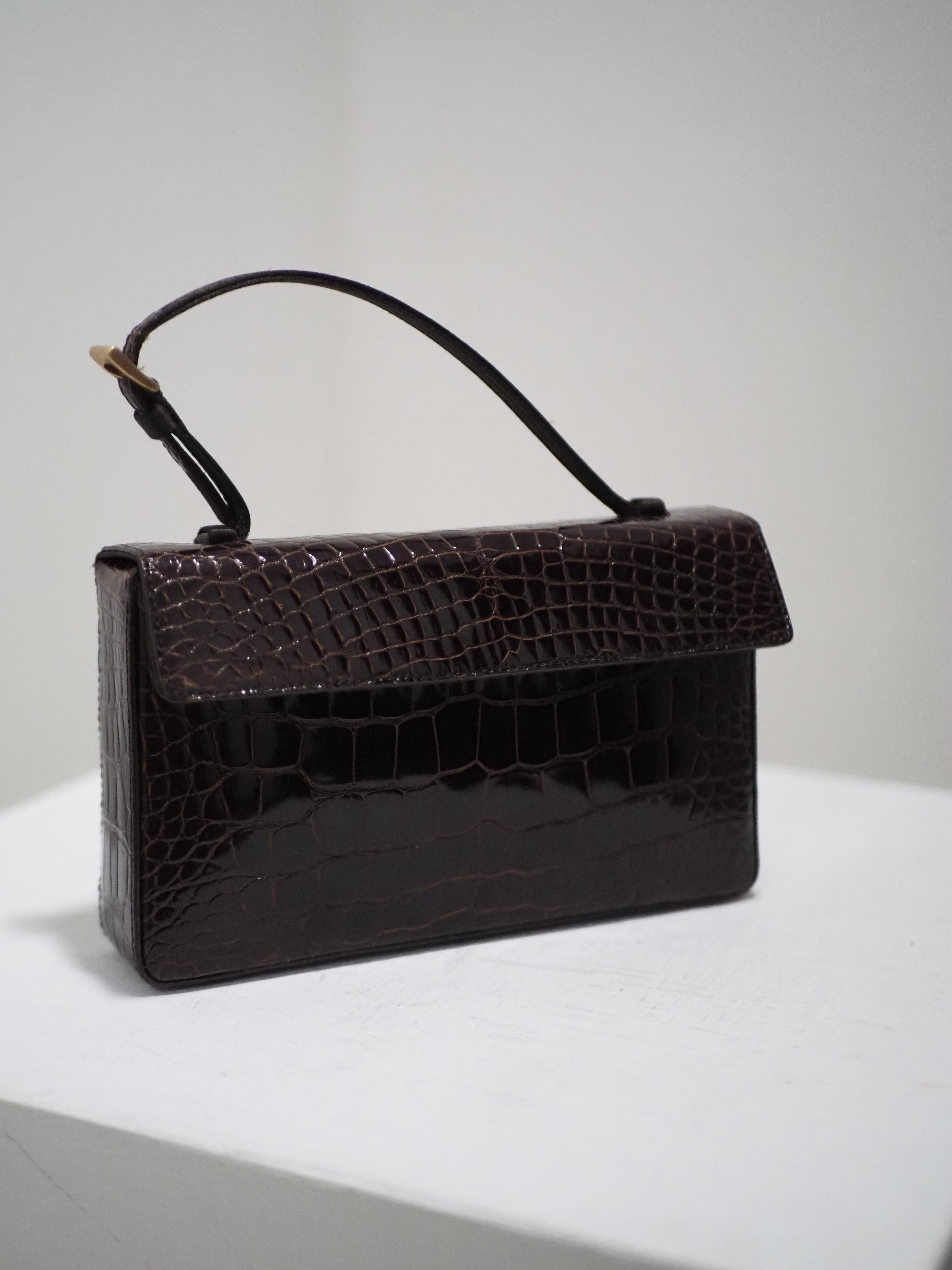 Prada brown croco leather small handbag
totally made in italy
17*9 cm, 3 cm depth