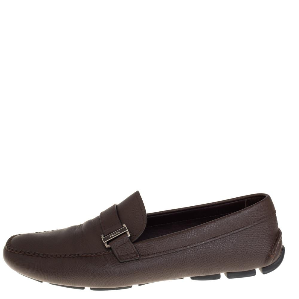 Loafers like these ones from Prada are worth every penny because they epitomize both comfort and style. Crafted from brown leather, they carry neat stitch detailing and logo detailed buckle straps on the vamps. Complete with leather insoles, this