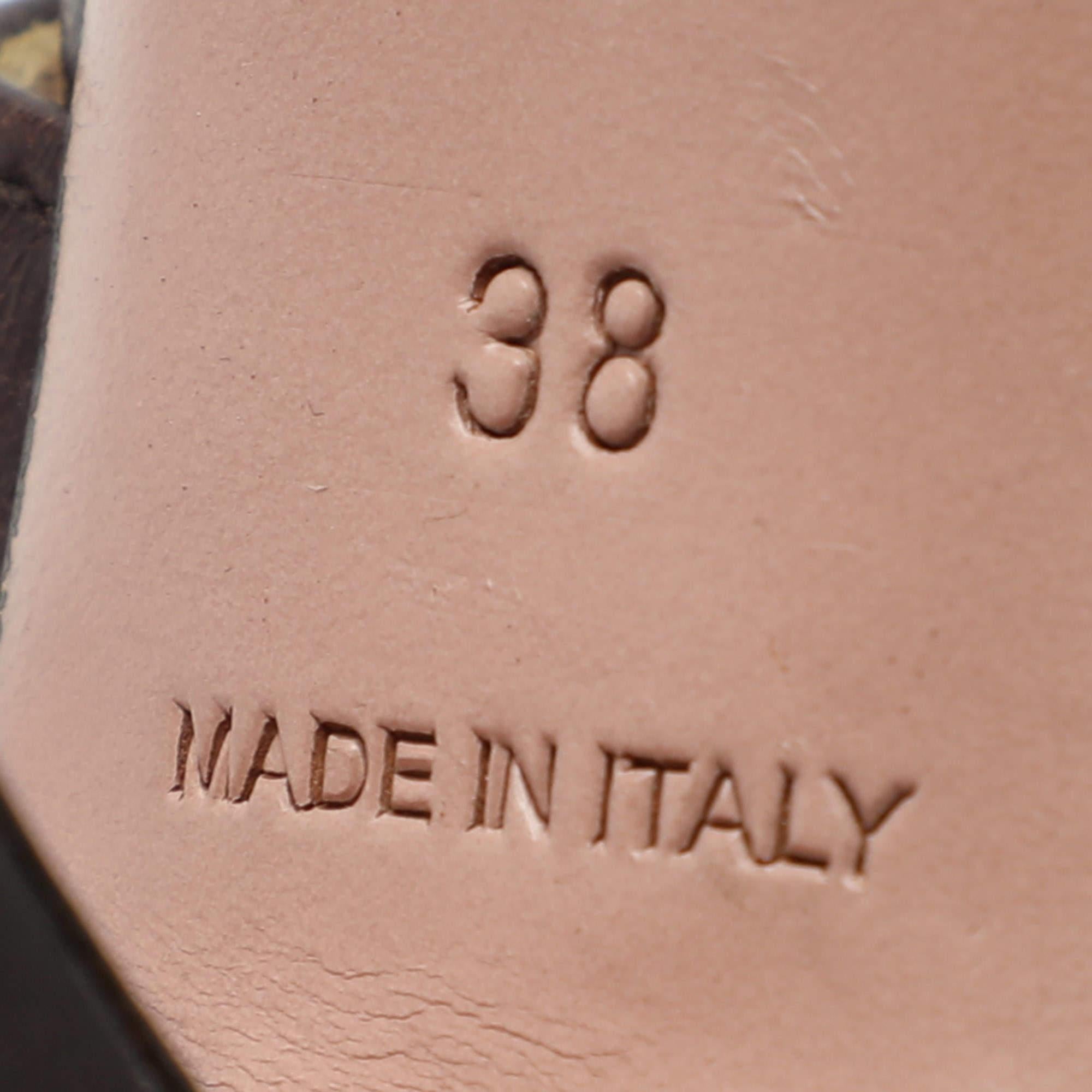 Botines con jaula de piel marrón Prada talla 38 en venta 2